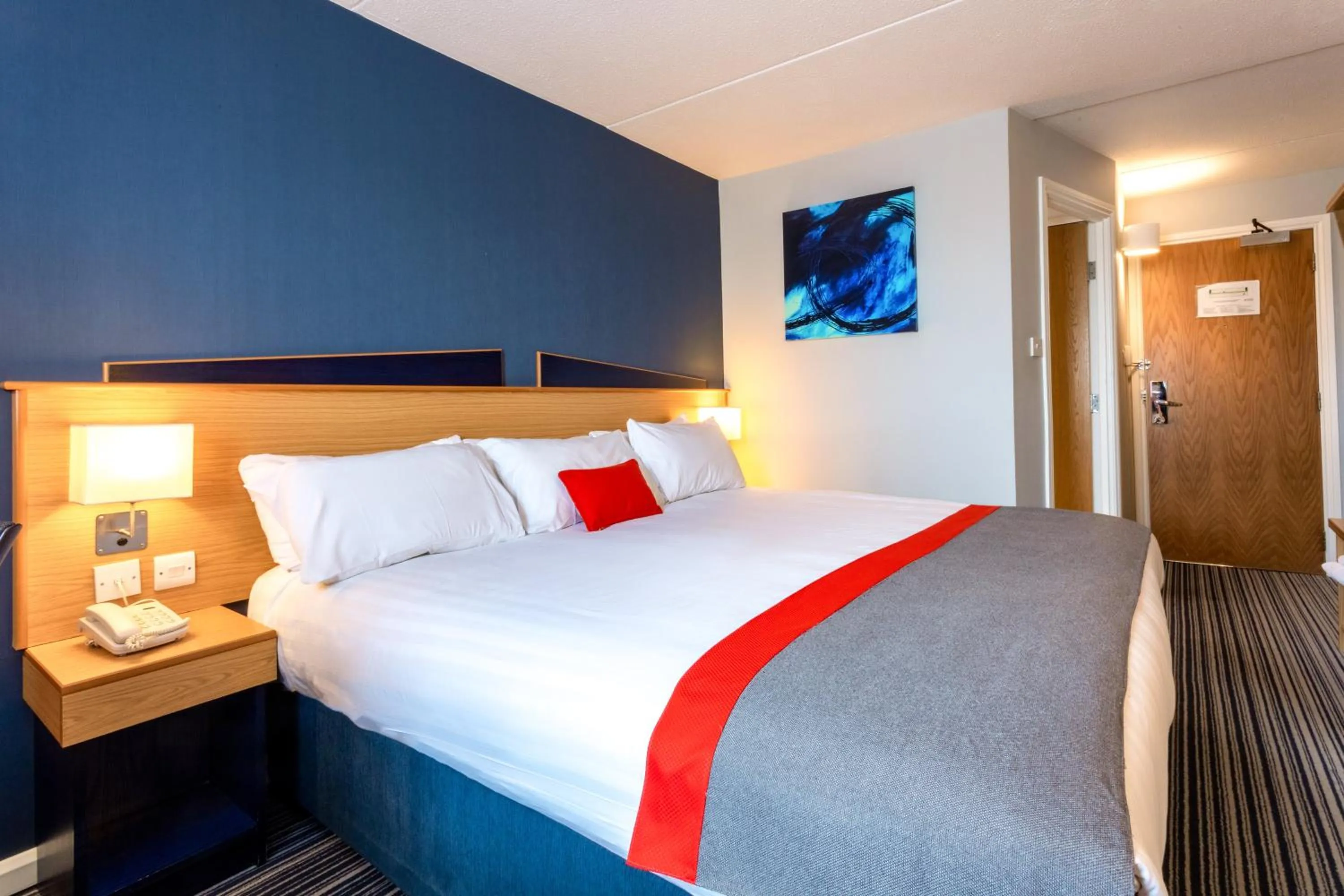 Photo of the whole room, Bed in Holiday Inn Express Perth by IHG