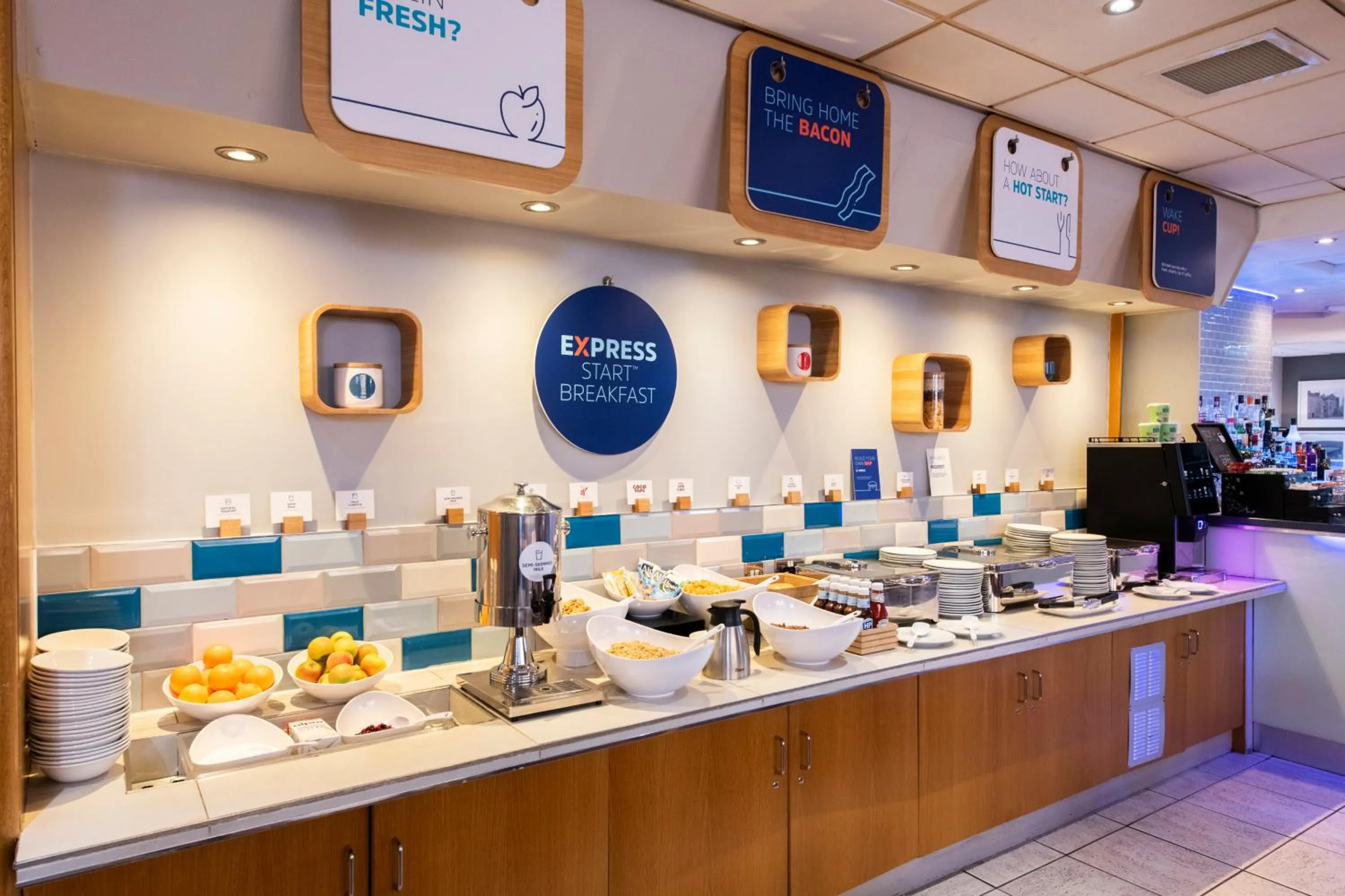 Breakfast in Holiday Inn Express Perth by IHG