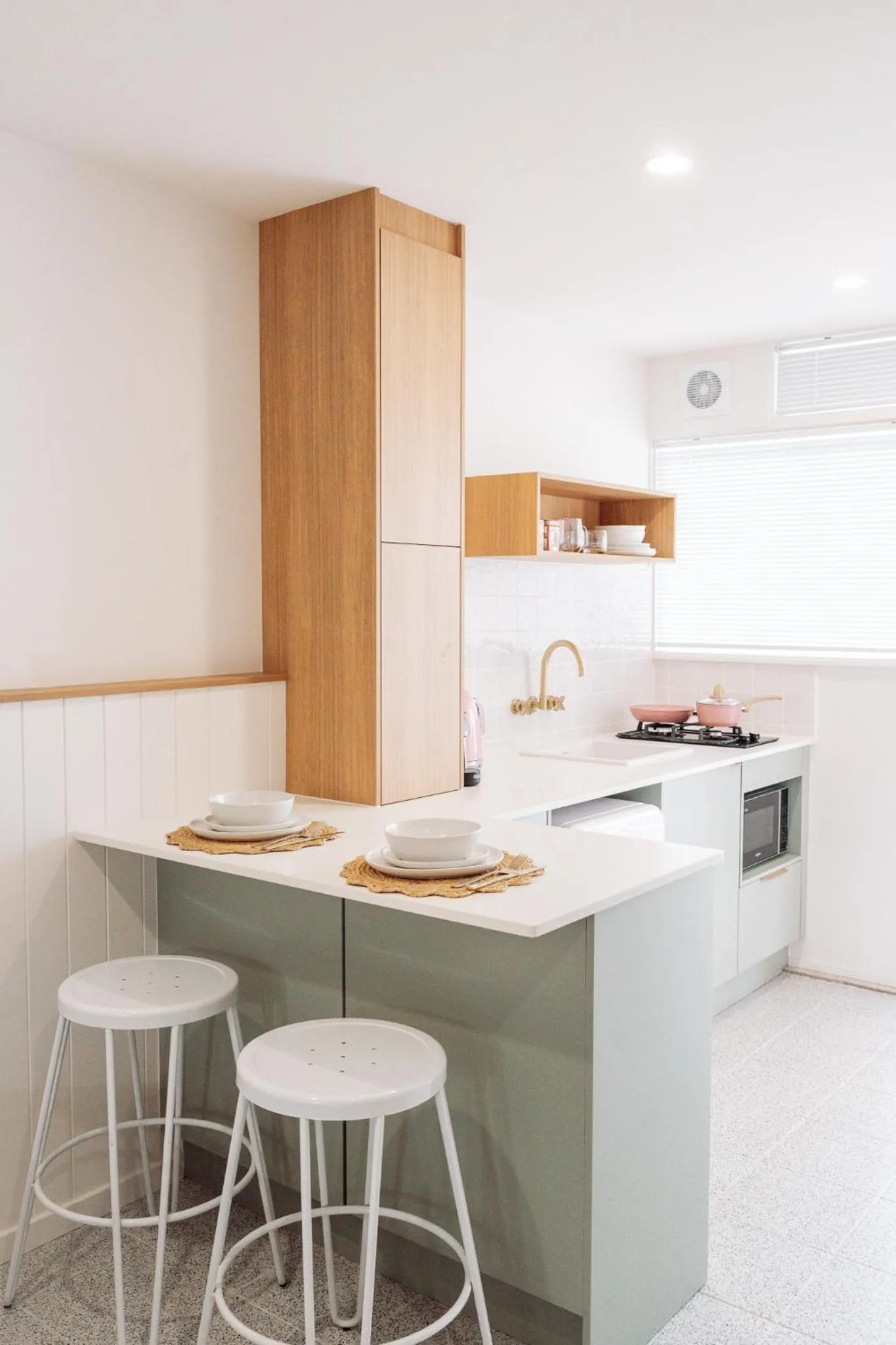 Kitchen or kitchenette in Surfside 22