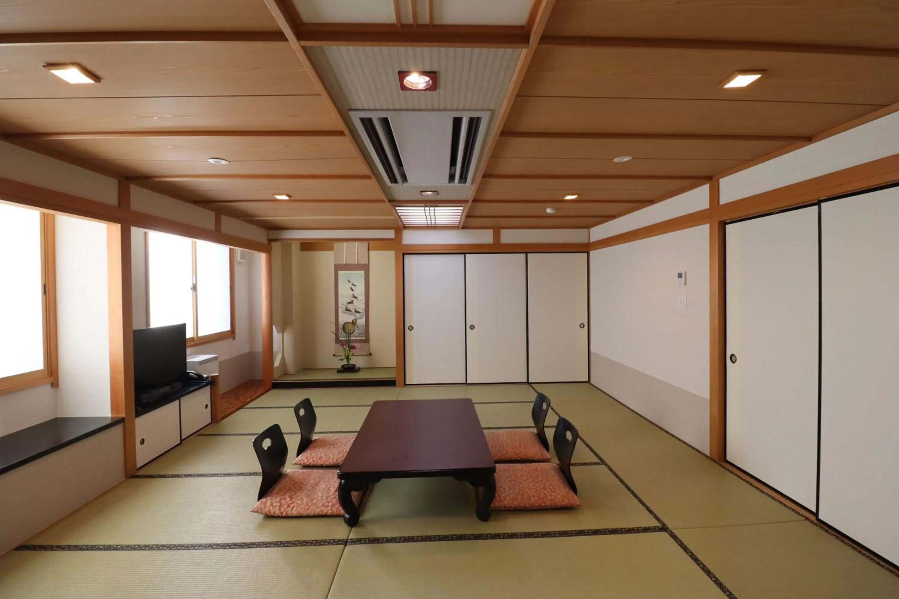 Photo of the whole room in Ryokan Miyoshi