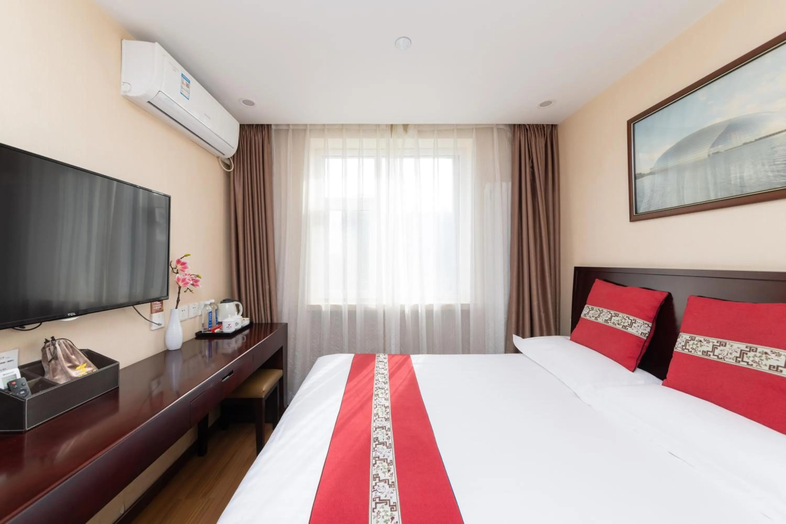 Bed in Golden Inns Chain Hotel Beijing JianGuomen 金泰之家北京站店