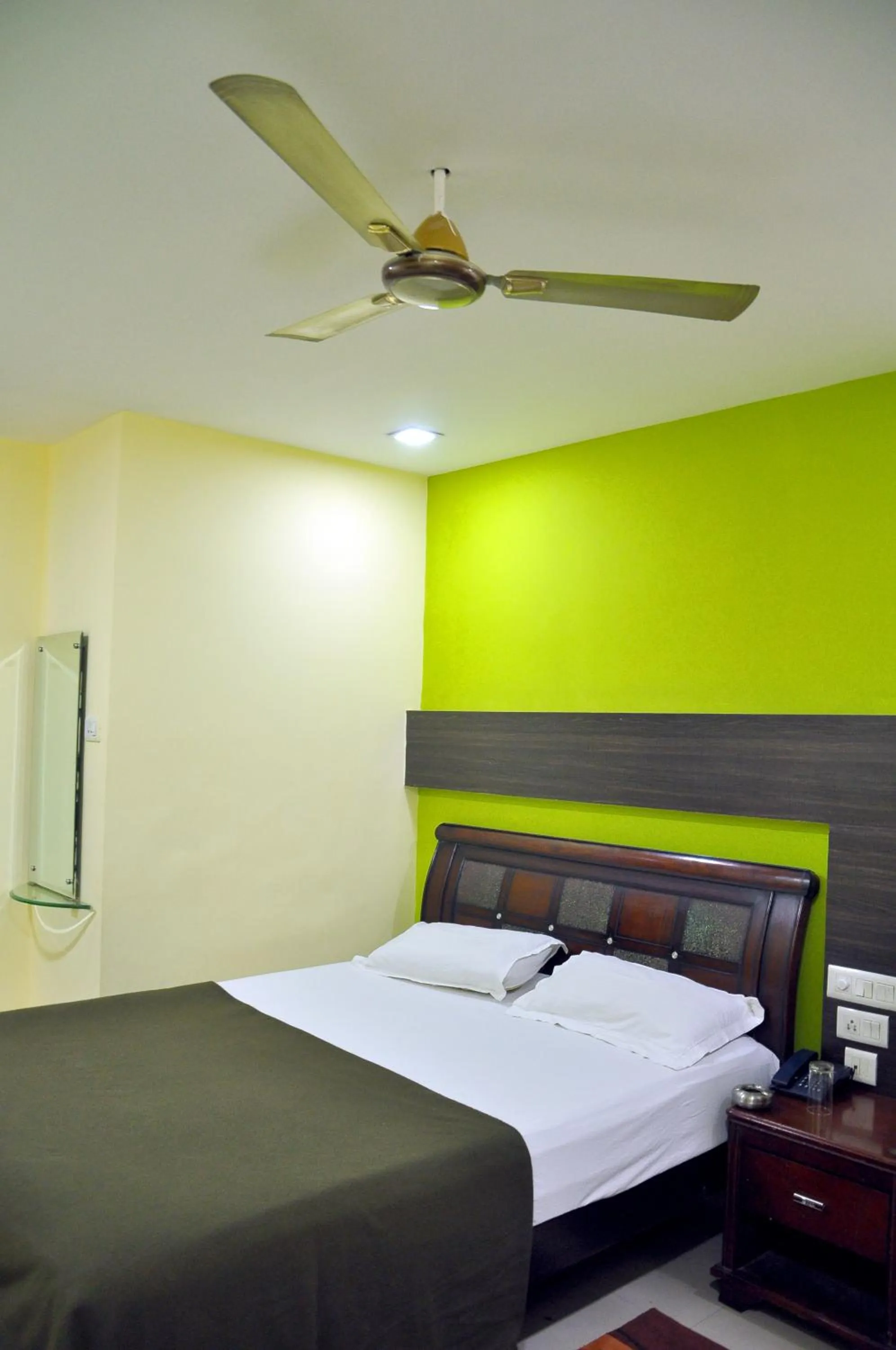 Bedroom, Bed in hotel in nova