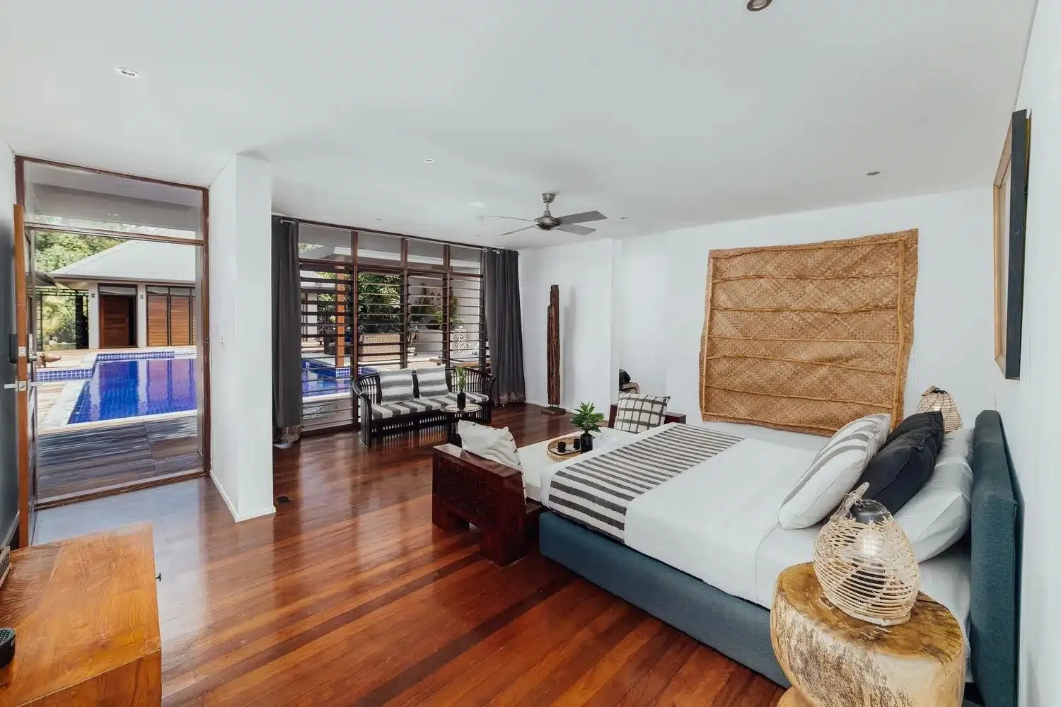 Bed in Trees and Fishes Private Retreat