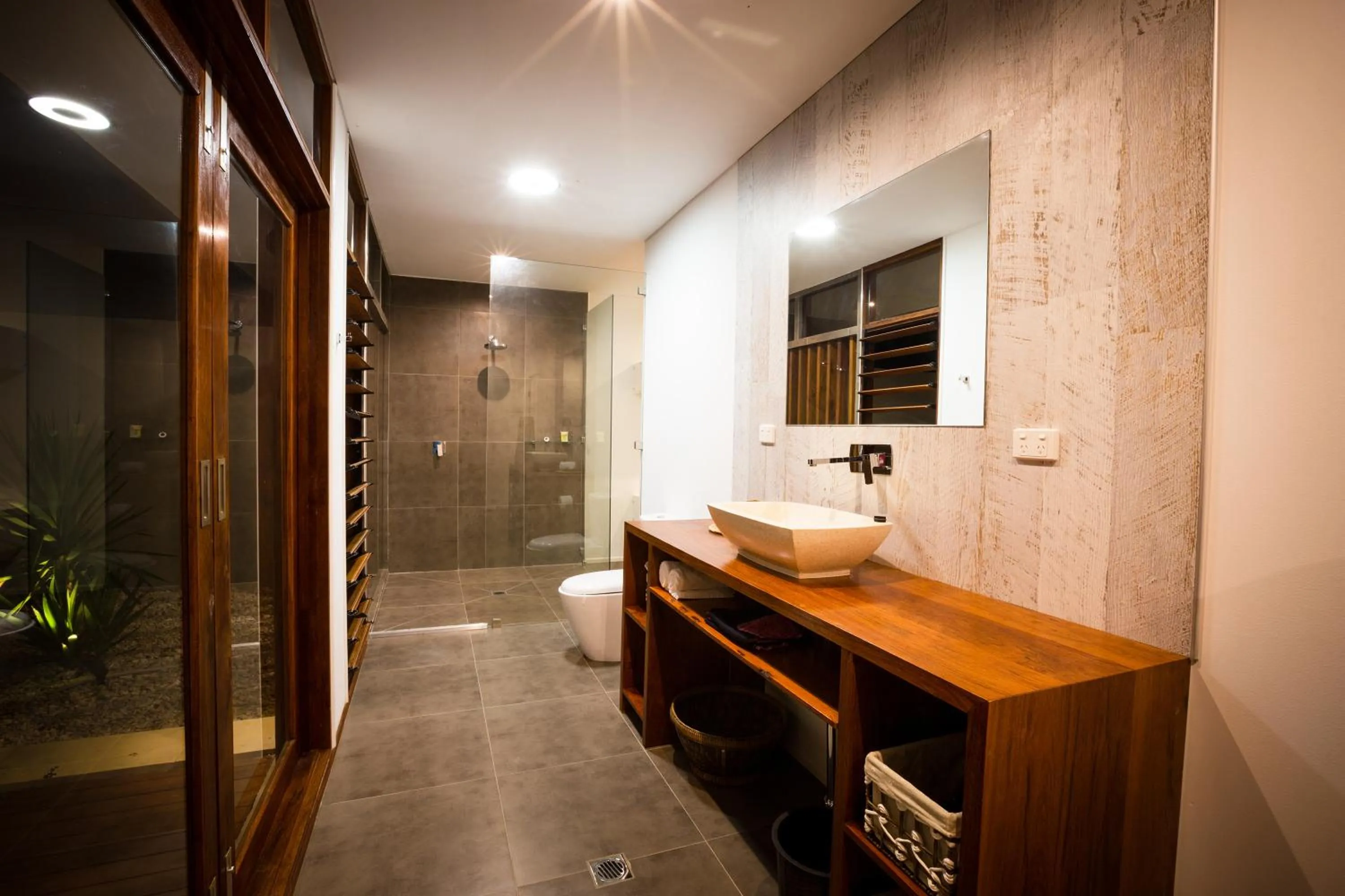 Public Bath in Trees and Fishes Private Retreat