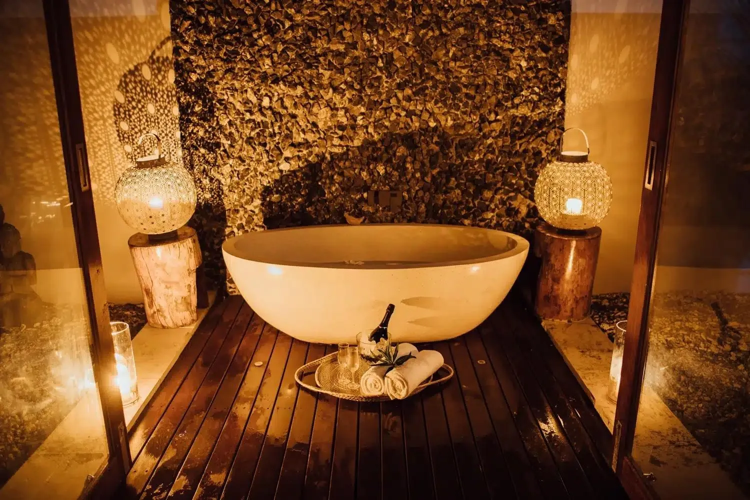 Hot Tub in Trees and Fishes Private Retreat