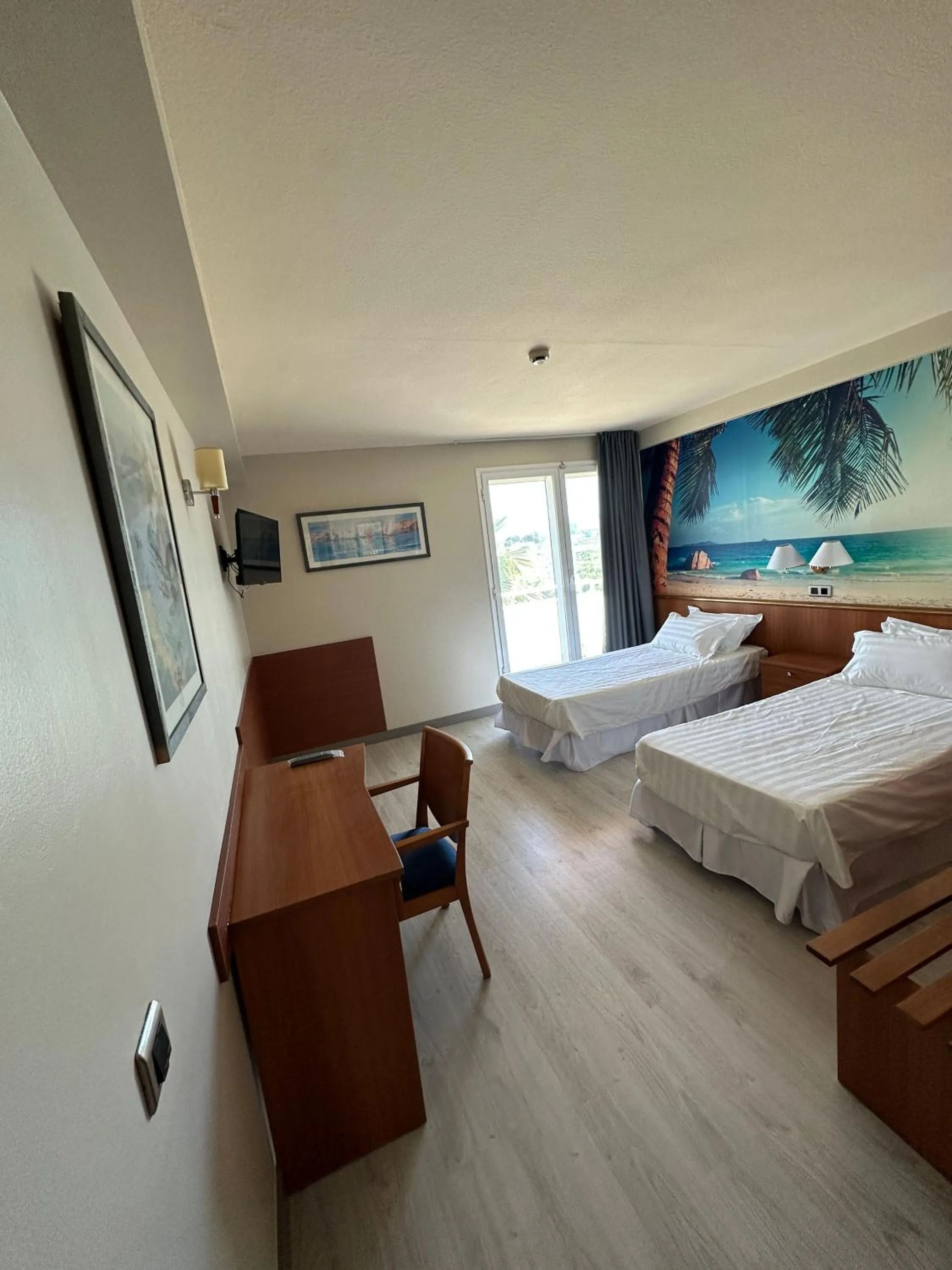 Photo of the whole room, Bed in Cambrils Paradise