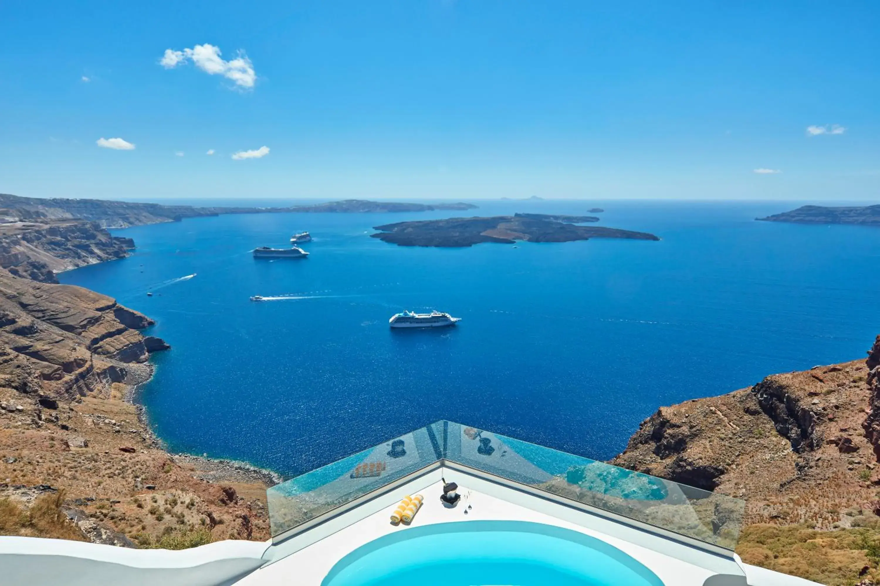 Chromata Pool Suite with Infinity Pool in Katikies Chromata Santorini - The Leading Hotels of the World Chromata Pool Suite with Infinity Pool in Katikies Chromata Santorini - The Leading Hotels of the World