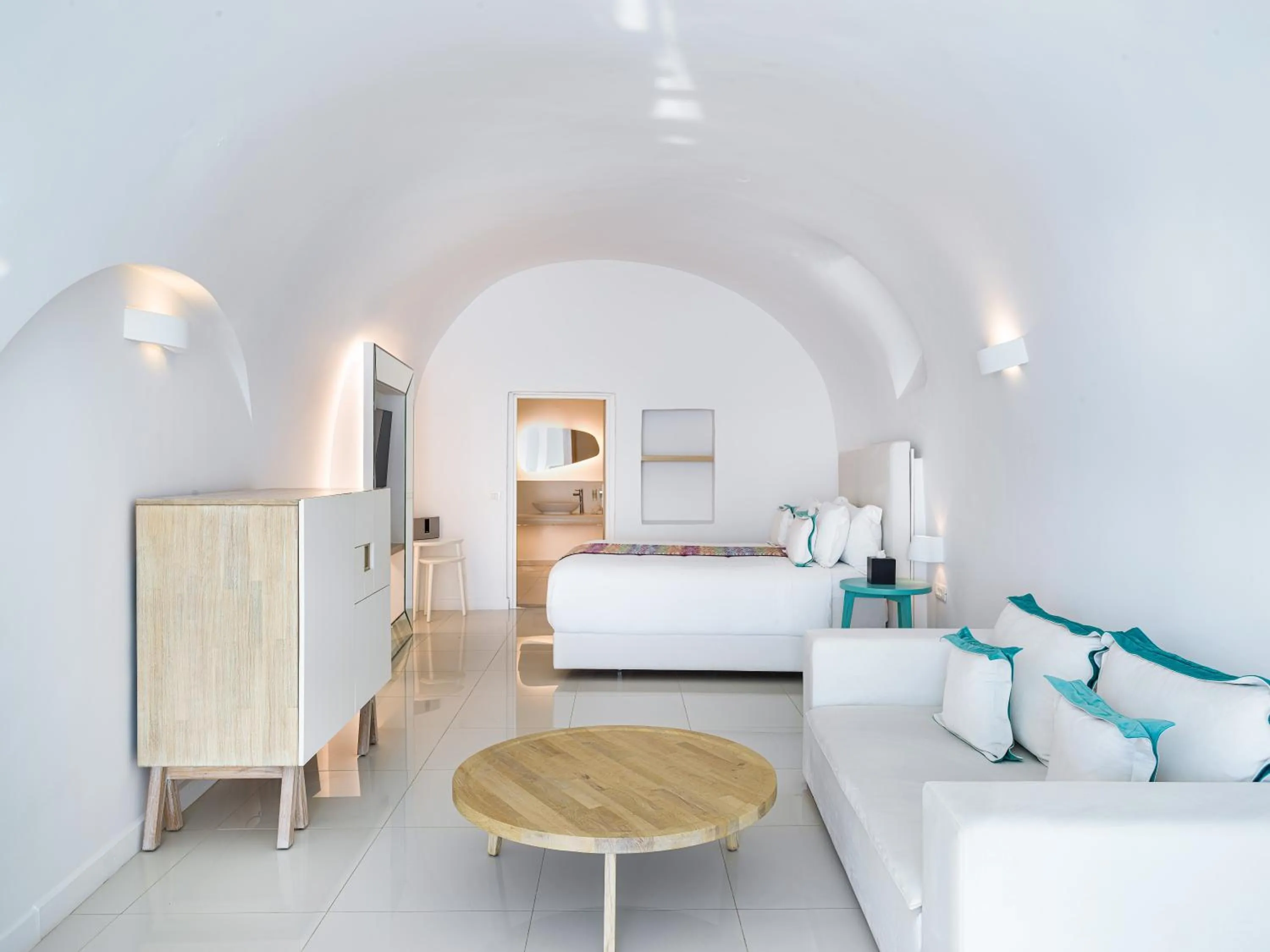 Photo of the whole room, Bed in Katikies Chromata Santorini - The Leading Hotels of the World