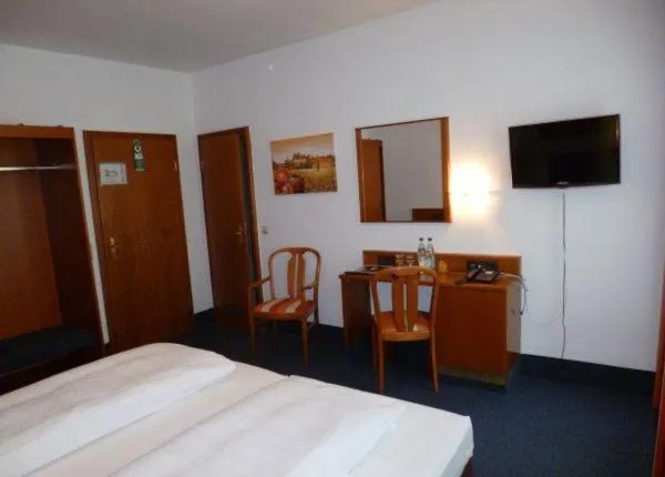 Photo of the whole room, Bed in Hotel-Gasthof Wilde Rose