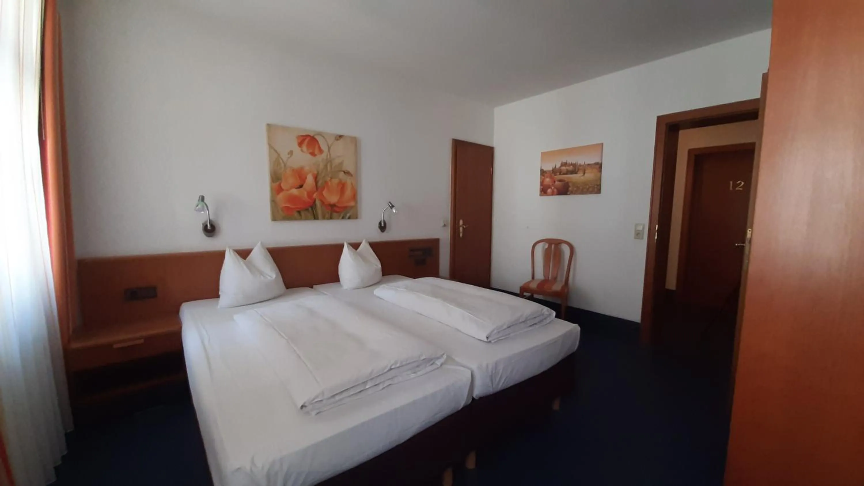 Photo of the whole room, Bed in Hotel-Gasthof Wilde Rose