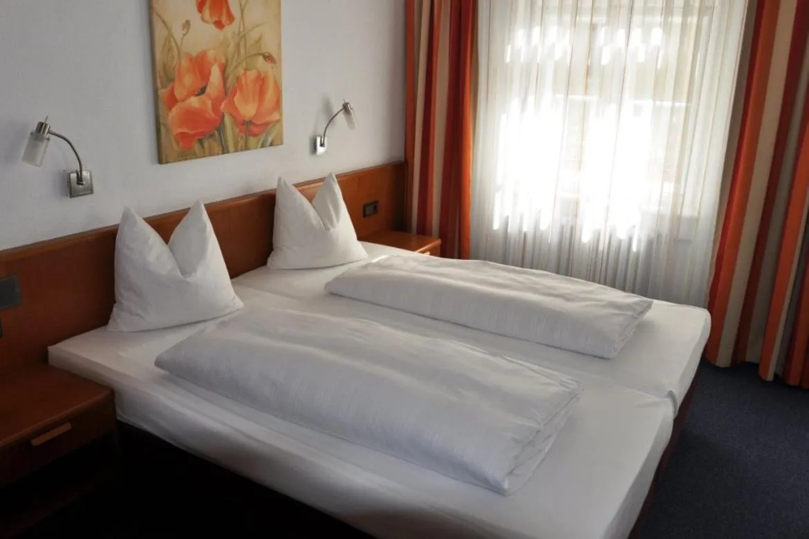 Photo of the whole room, Bed in Hotel-Gasthof Wilde Rose