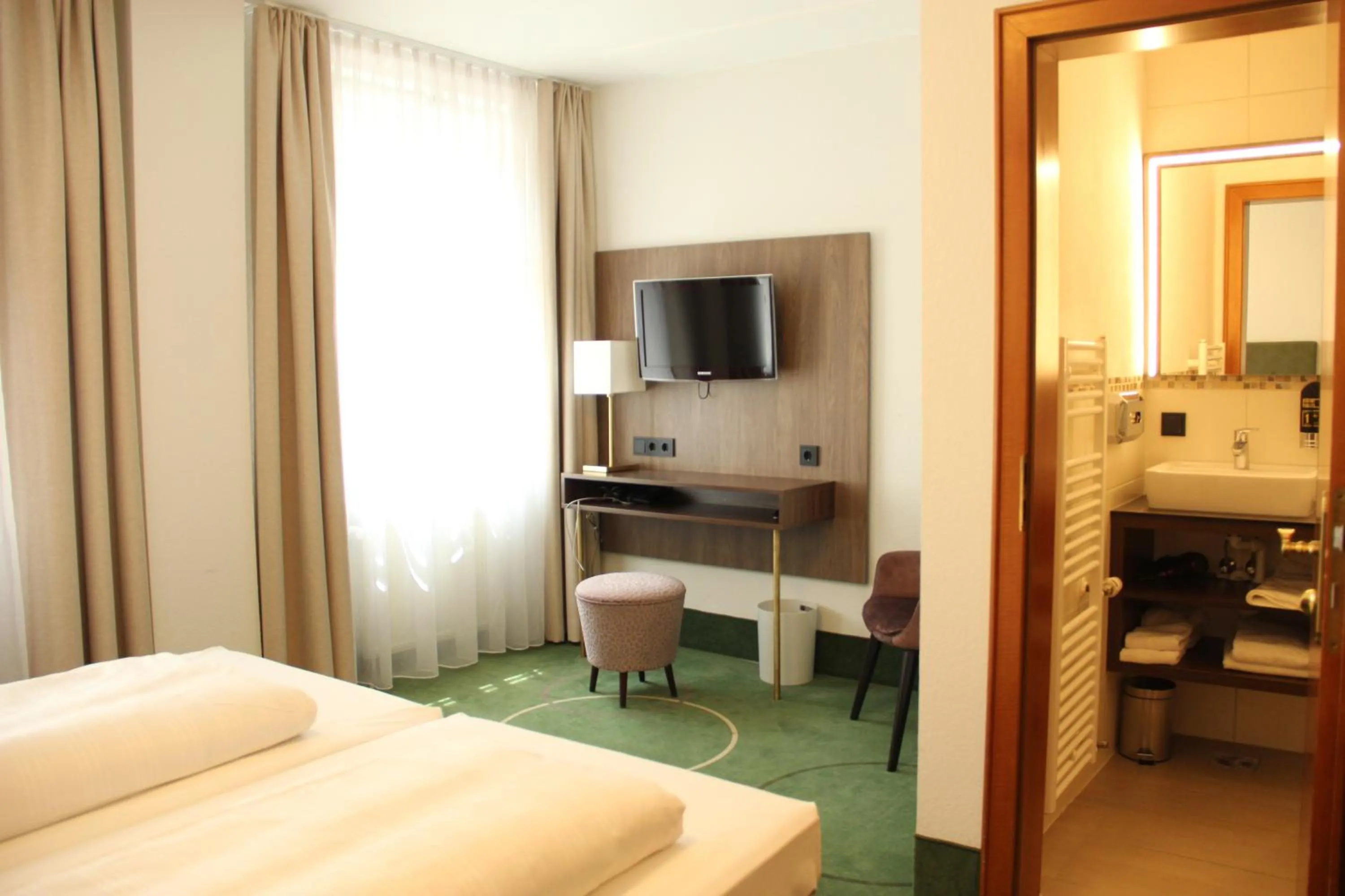 Photo of the whole room, Bed in Hotel-Gasthof Wilde Rose