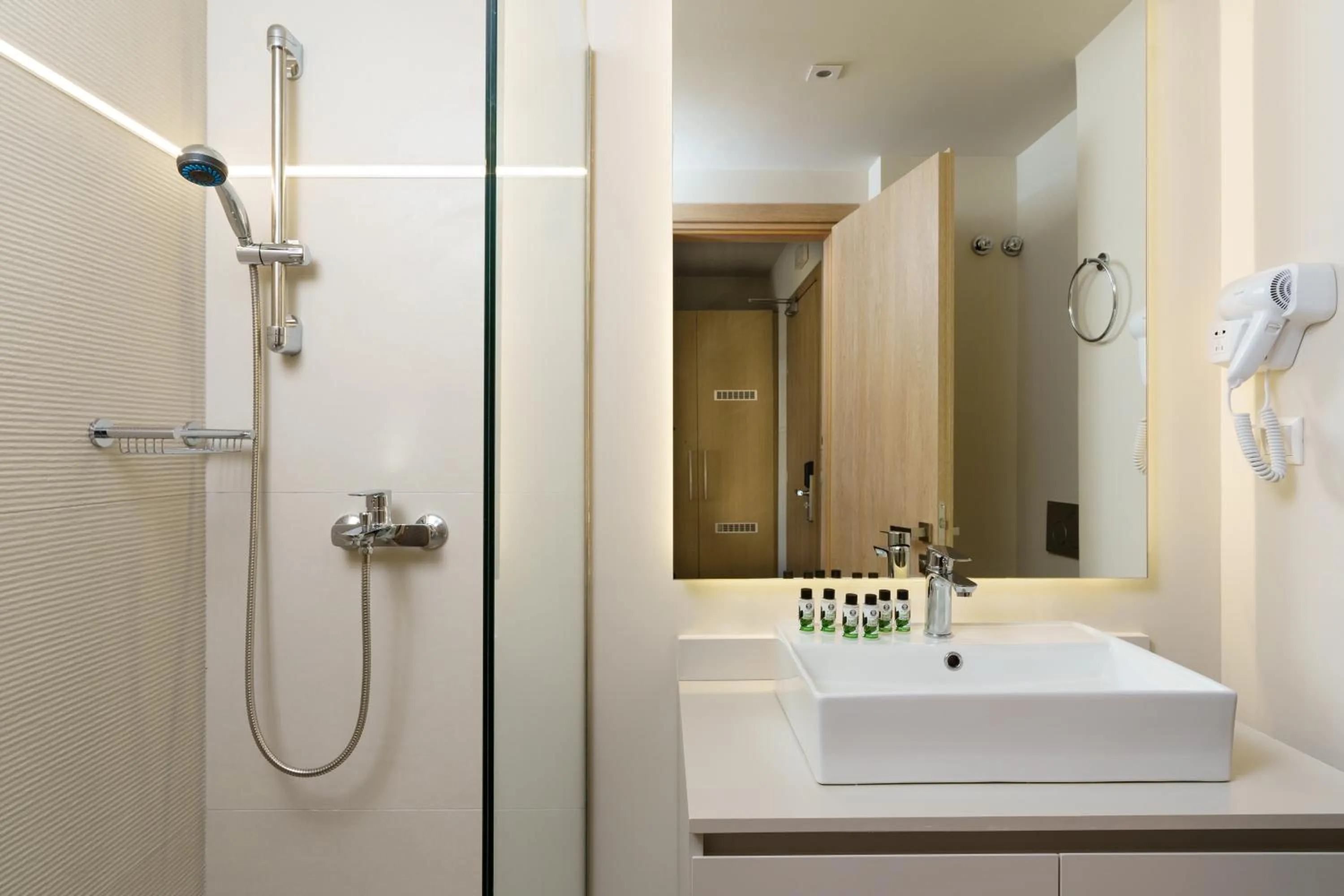 Shower in Gallery Central Piraeus Port