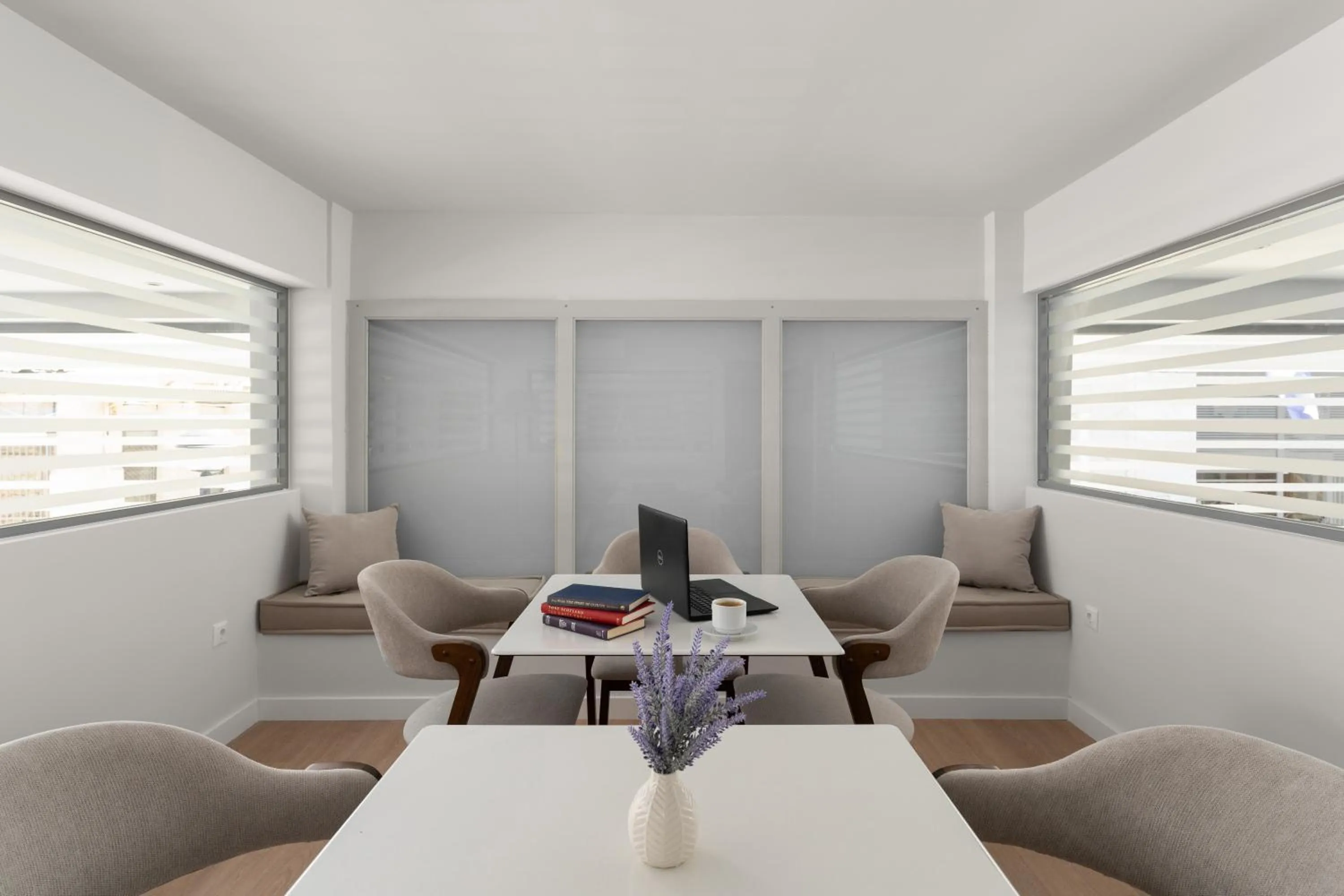 Seating area in Gallery Central Piraeus Port