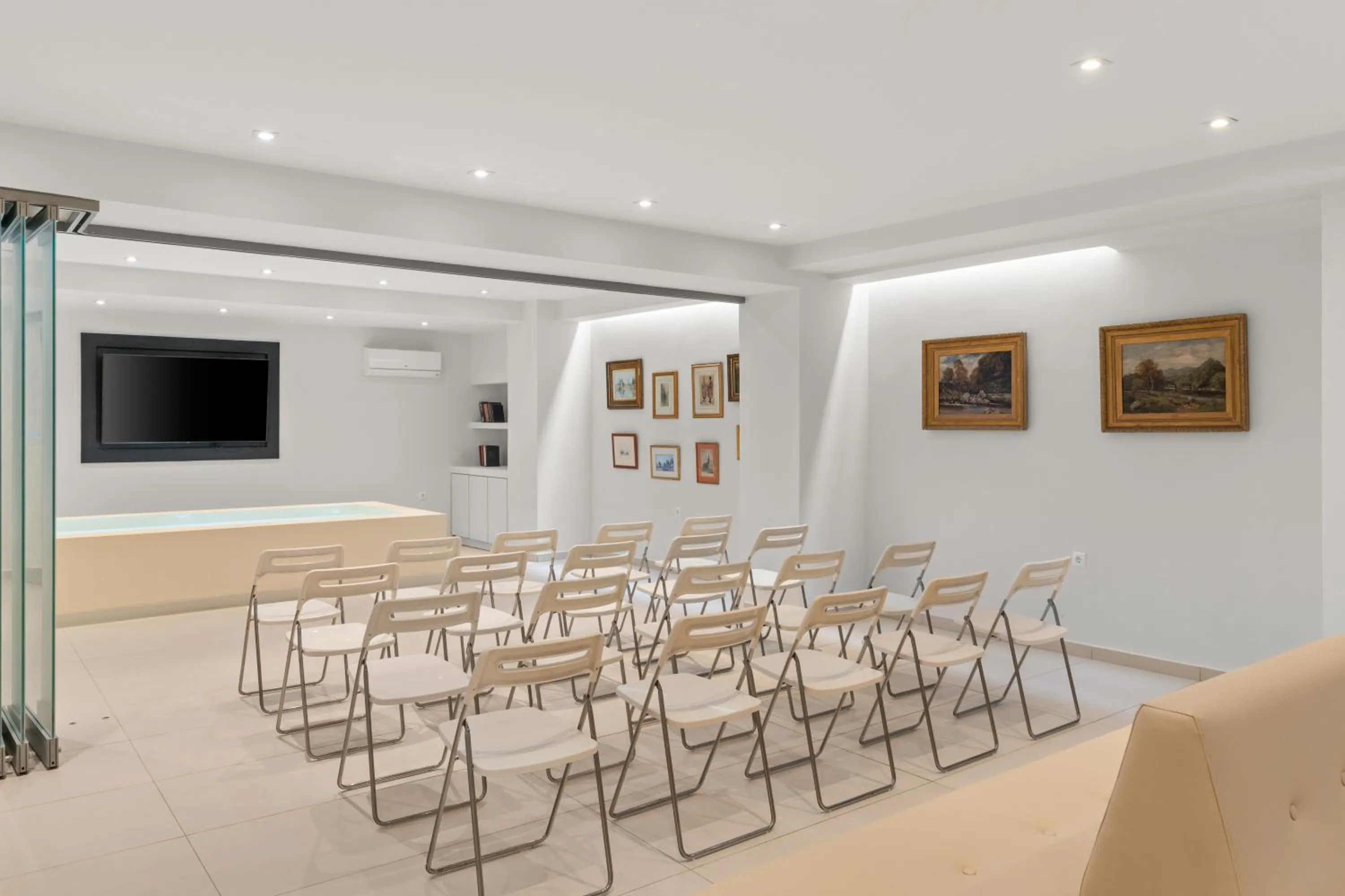 Business facilities in Gallery Central Piraeus Port