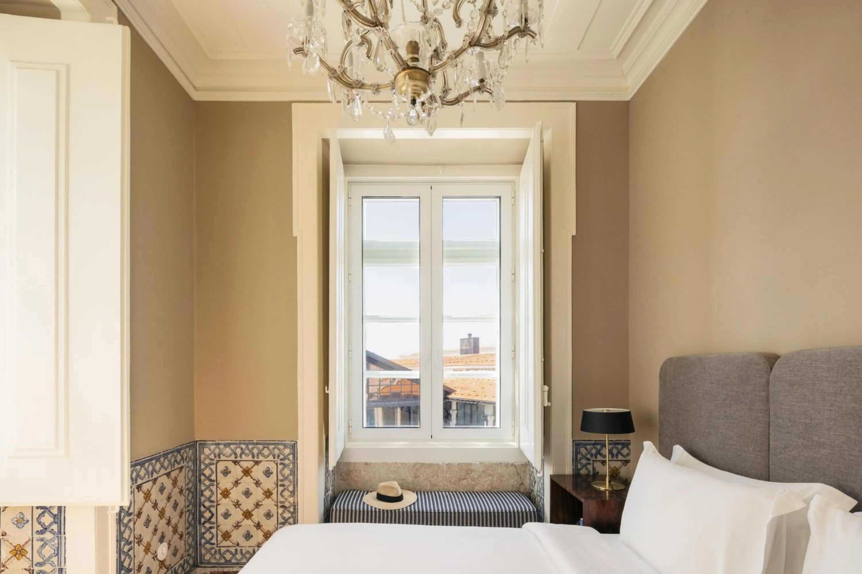 Bedroom, Bed in Dare Lisbon River