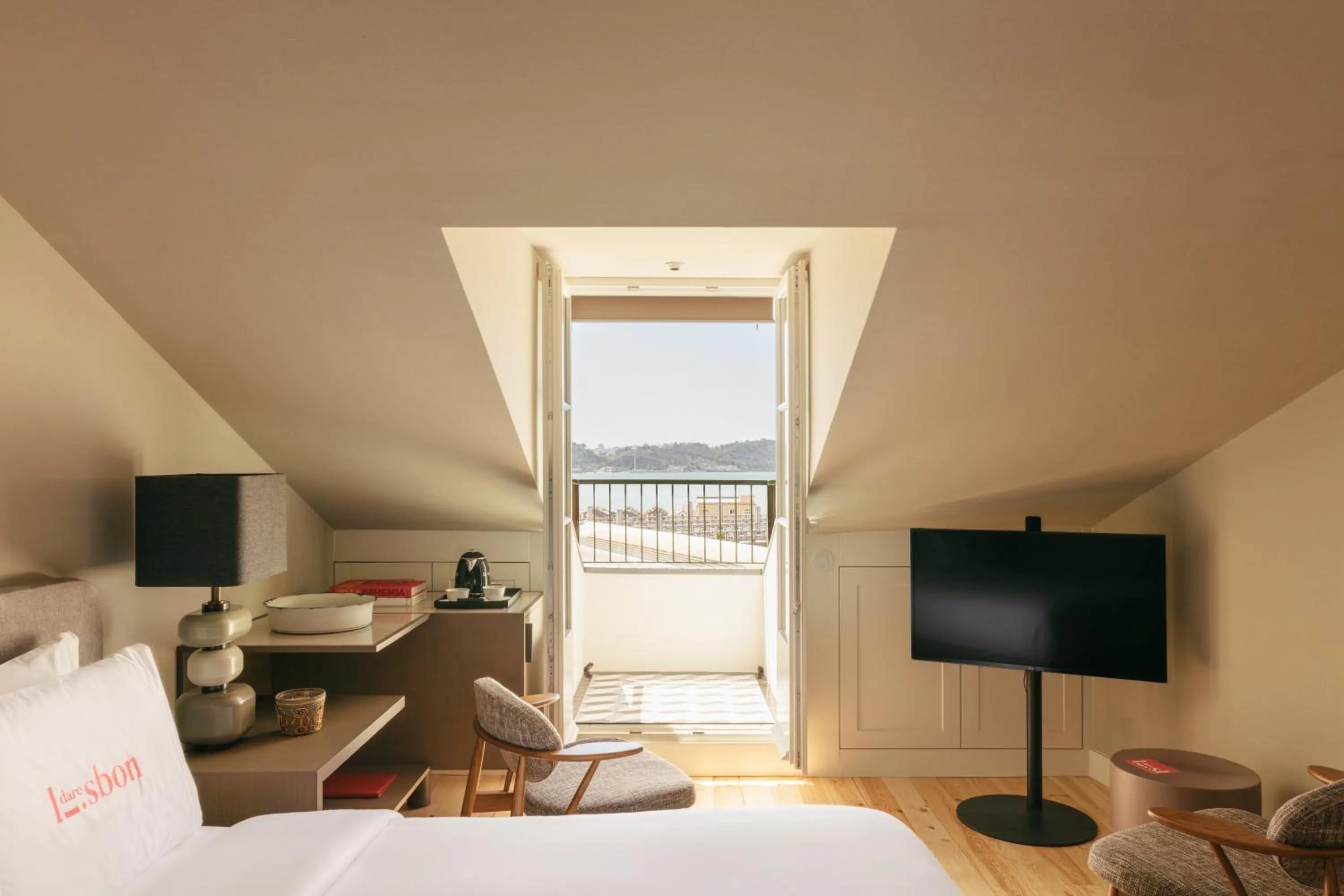 Bedroom, Bed in Dare Lisbon River