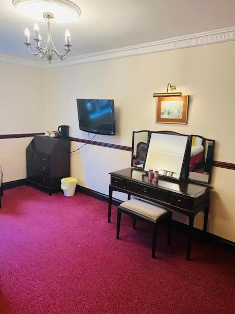 Crown & Cushion Hotel