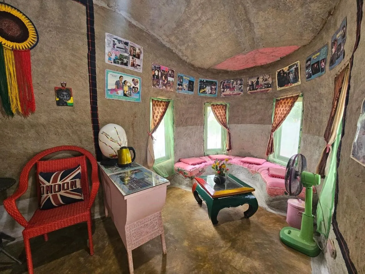 Living room in Clay House Chiang Mai By Alphatel