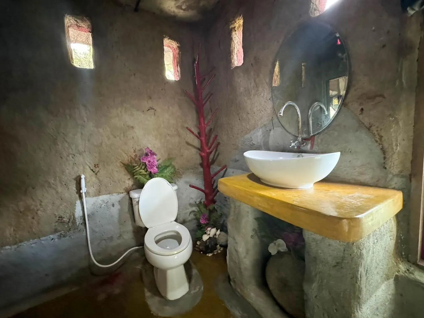 Toilet in Clay House Chiang Mai By Alphatel