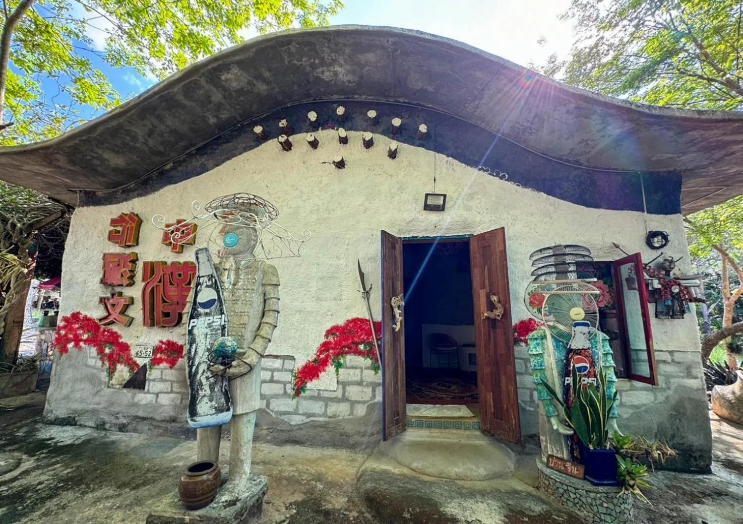 Property building in Clay House Chiang Mai By Alphatel