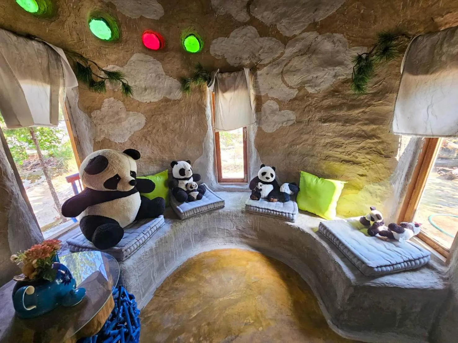 Living room, Bed in Clay House Chiang Mai By Alphatel