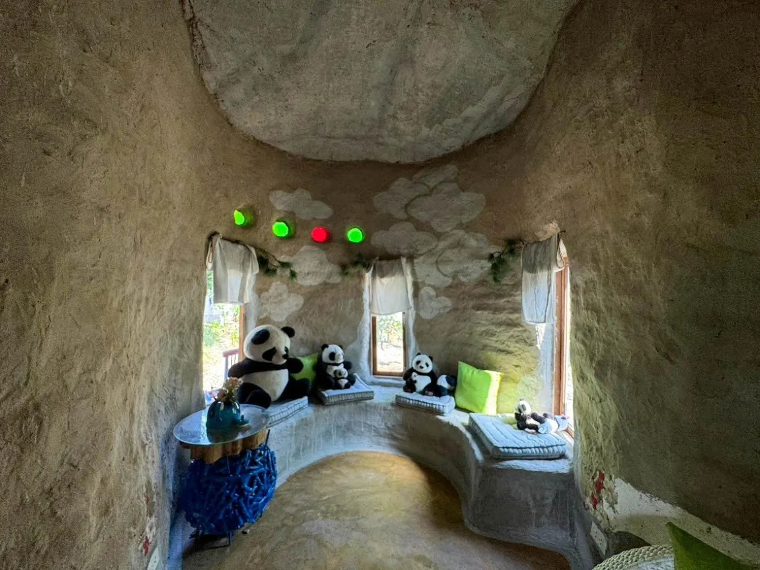 Living room, Bed in Clay House Chiang Mai By Alphatel