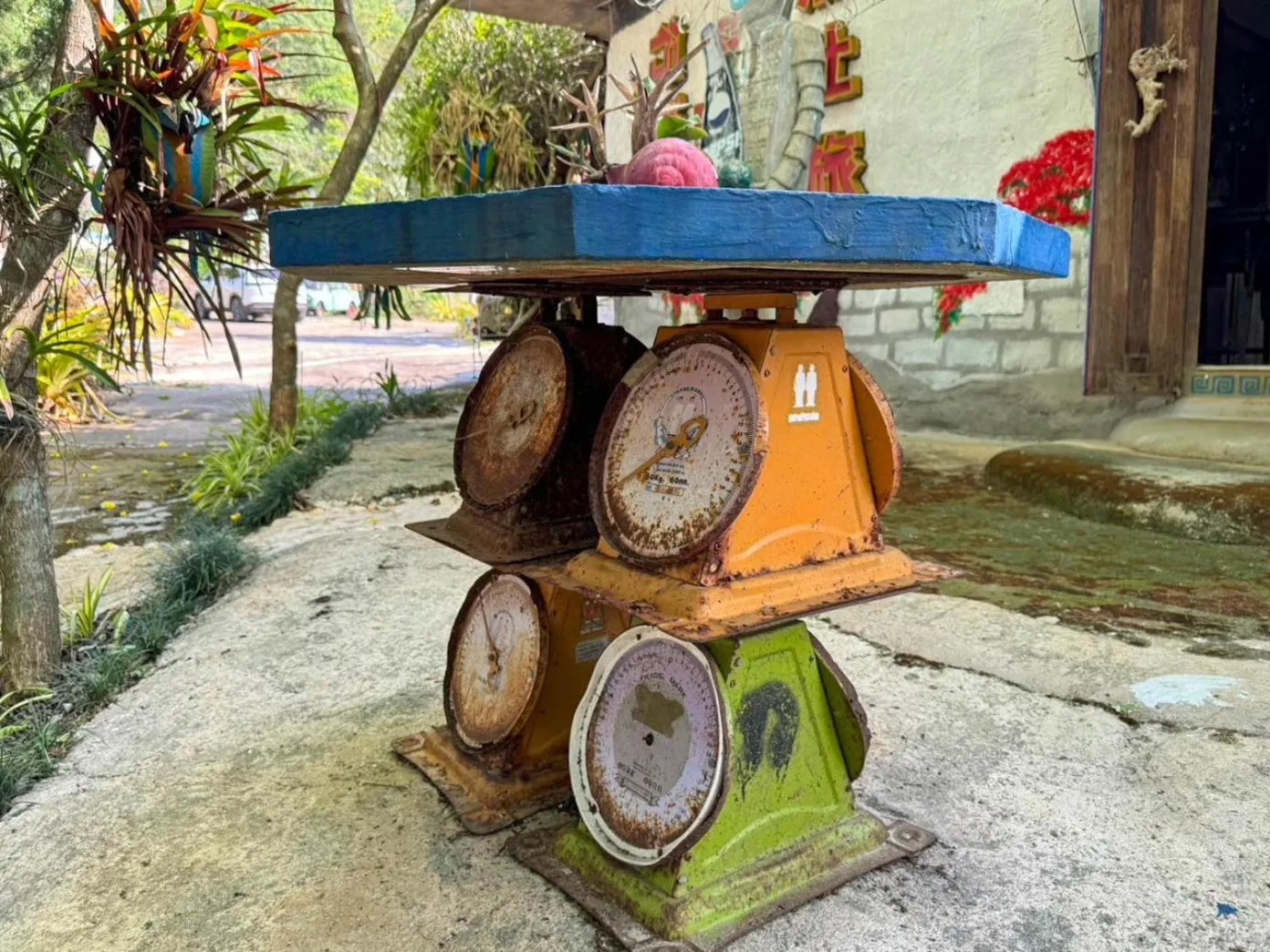 Decorative detail in Clay House Chiang Mai By Alphatel