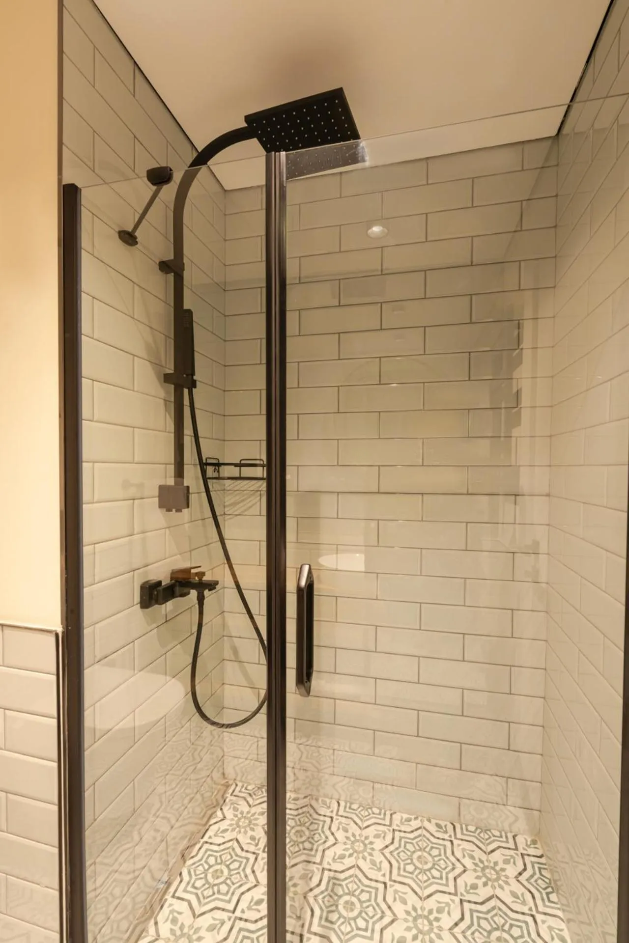 Shower in The Superior Living Kağıthane