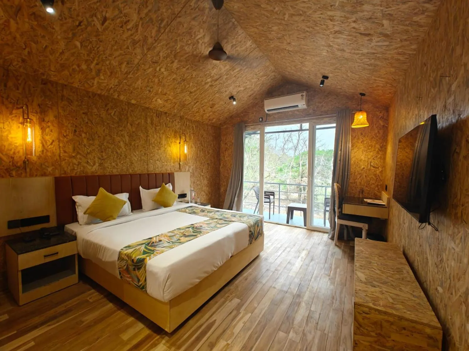 Photo of the whole room, Bed in Citrus Prime Hill Queen Resort