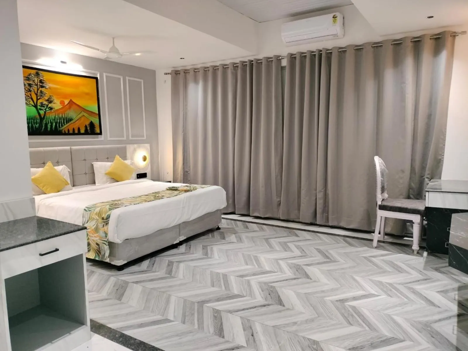 Photo of the whole room, Bed in Citrus Prime Hill Queen Resort