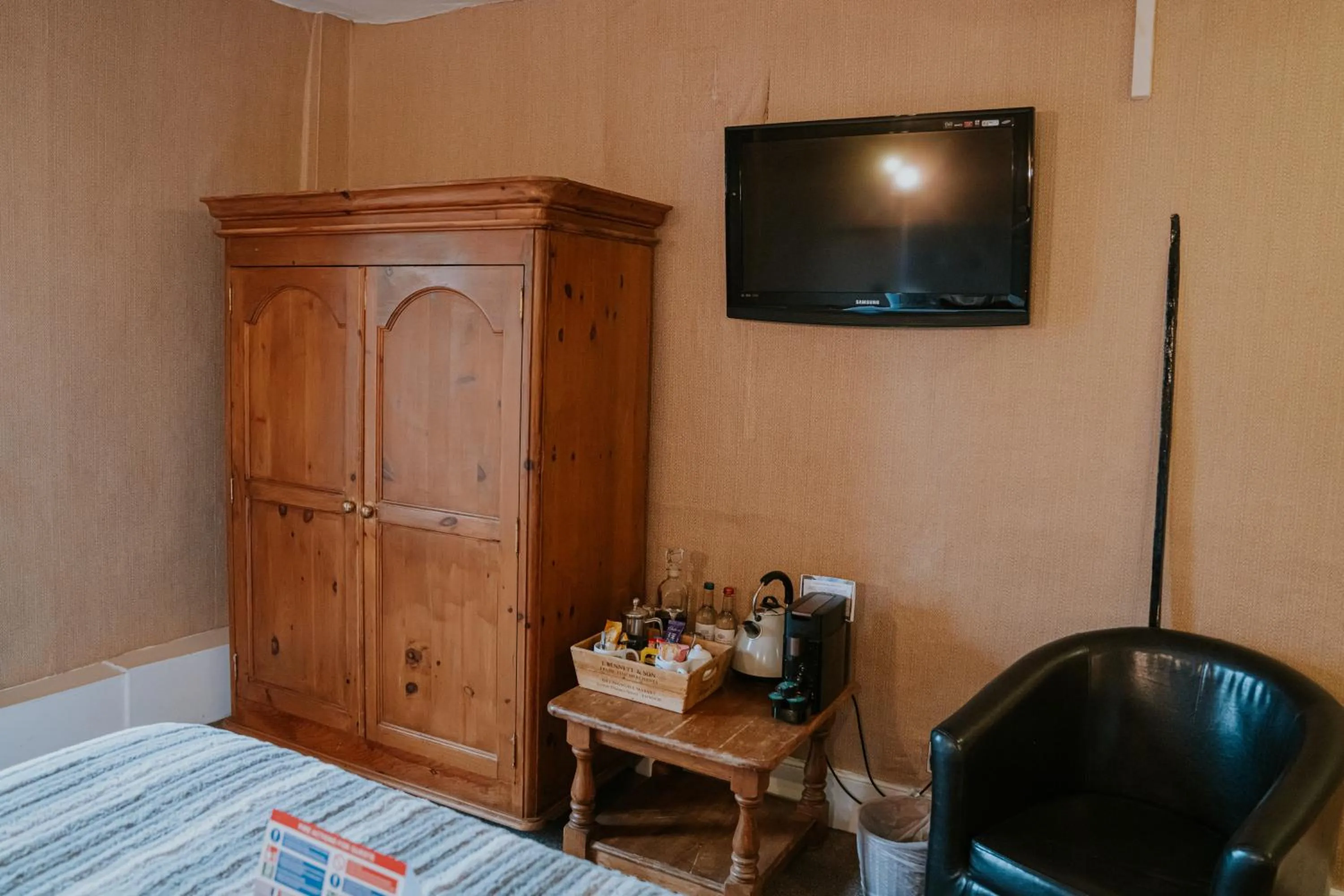 TV and multimedia, Bed in Redesdale Arms Hotel