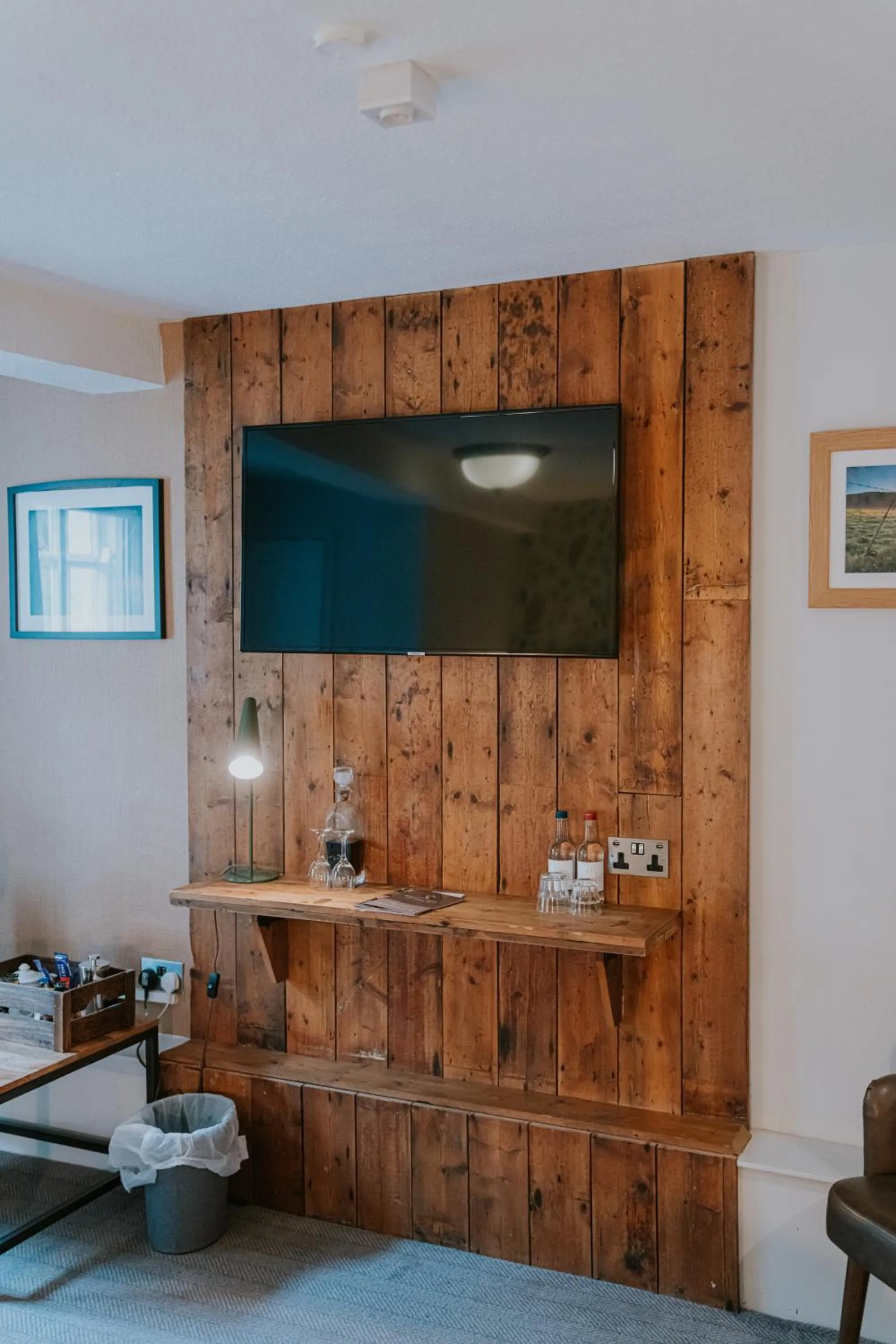 TV and multimedia in Redesdale Arms Hotel