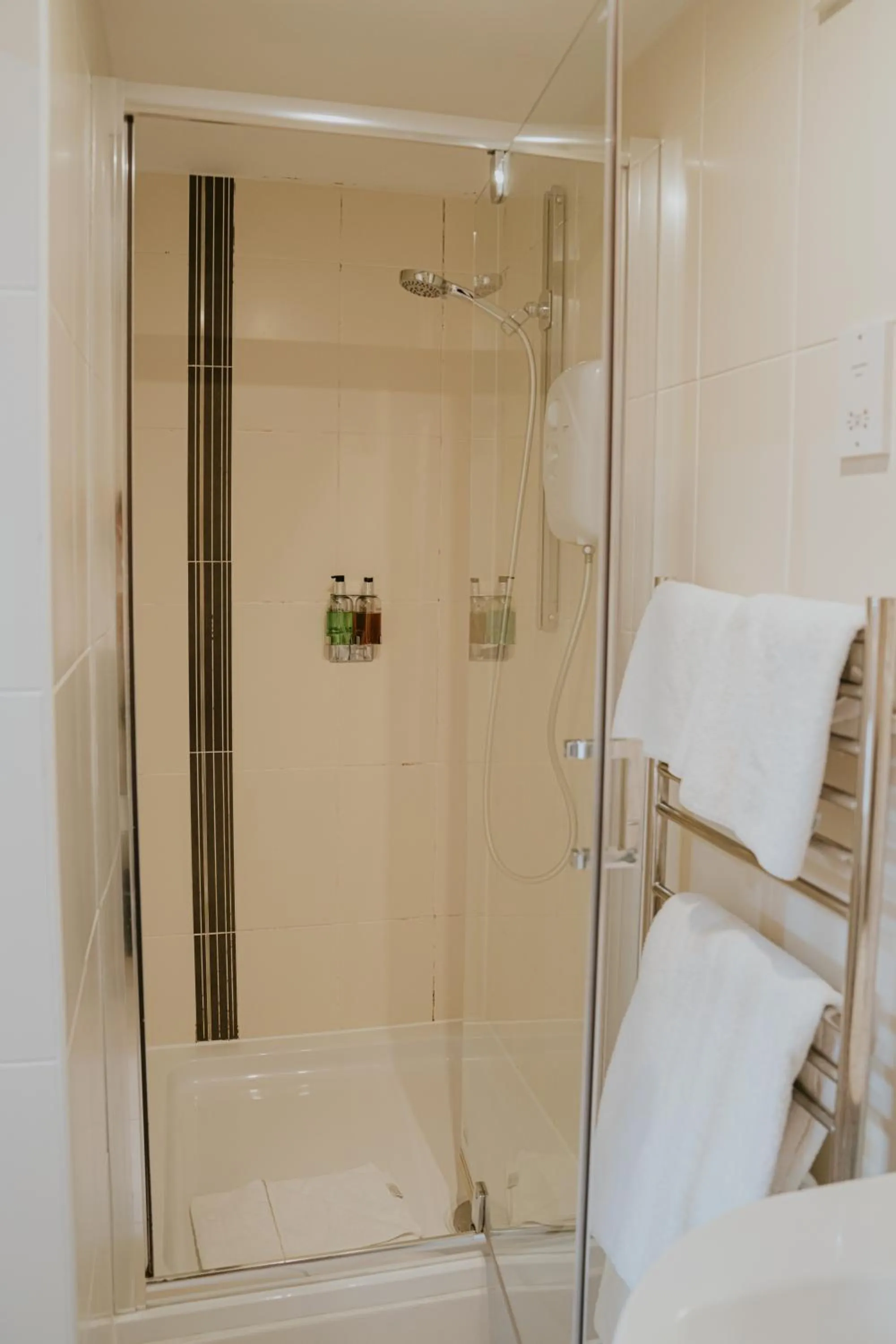 Shower in Redesdale Arms Hotel