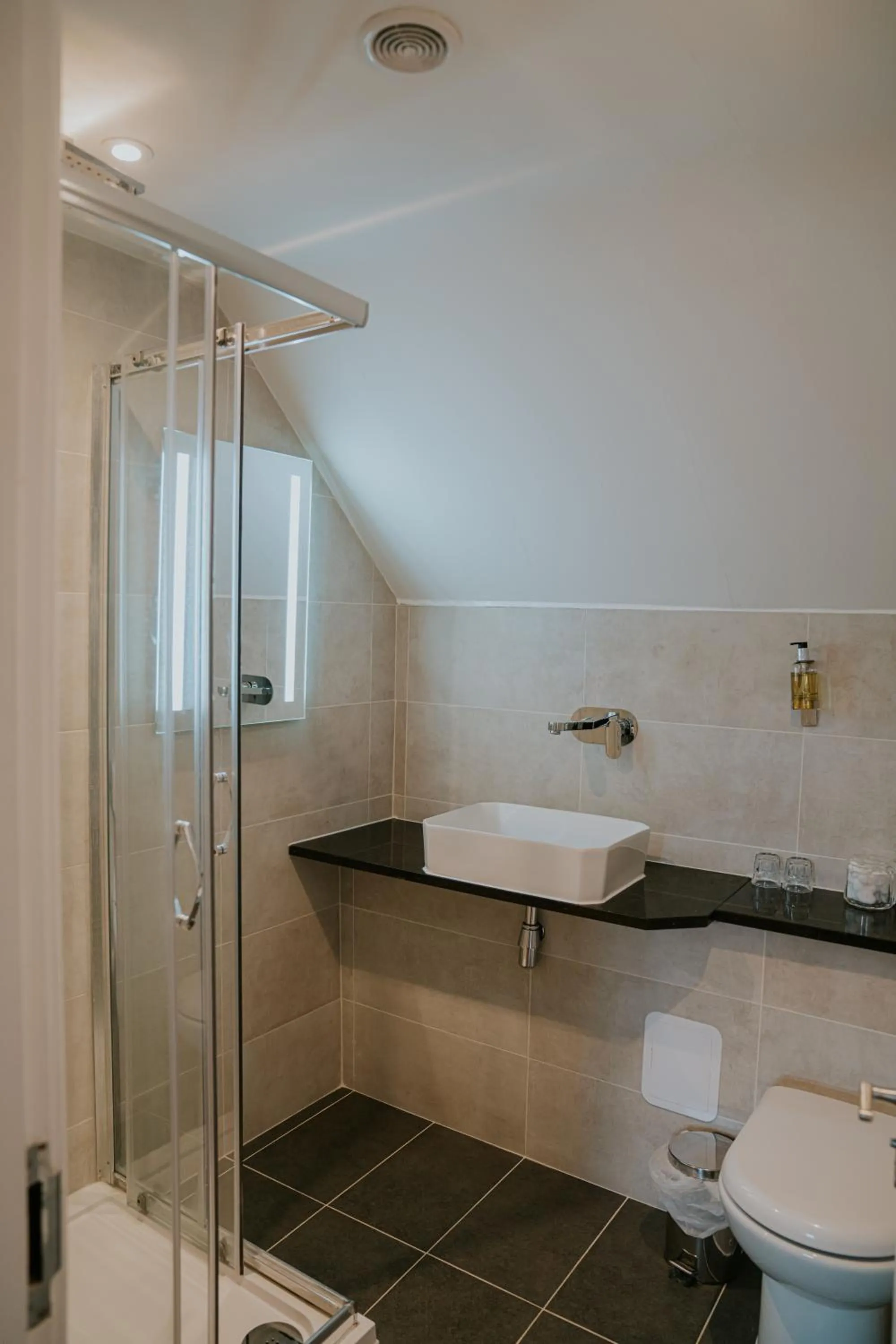 Shower in Redesdale Arms Hotel