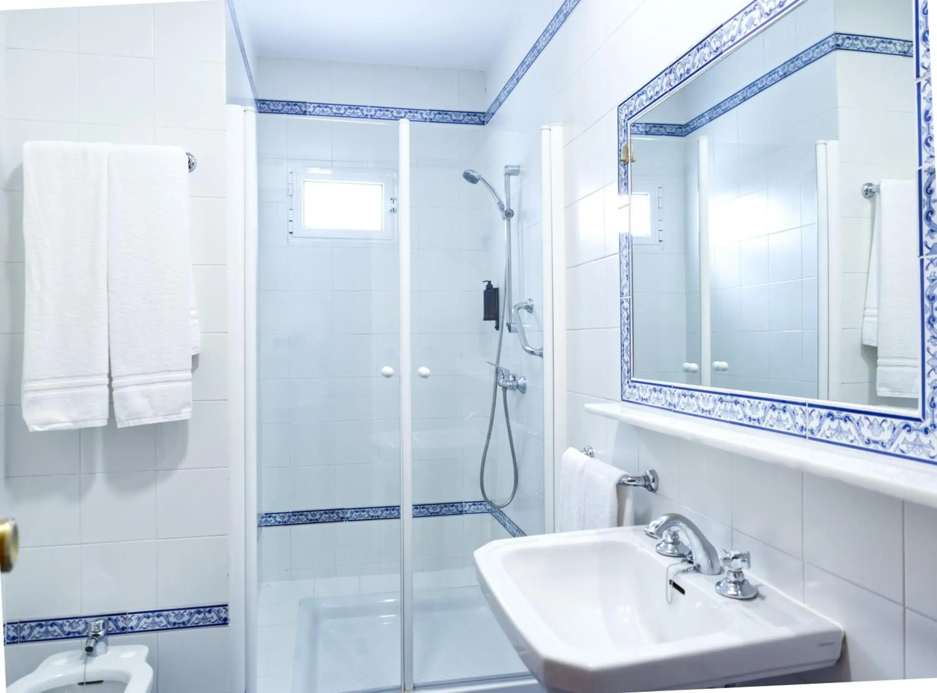 Double or Twin Room in Hotel Ciudad del Sol Double or Twin Room in Hotel Ciudad del Sol