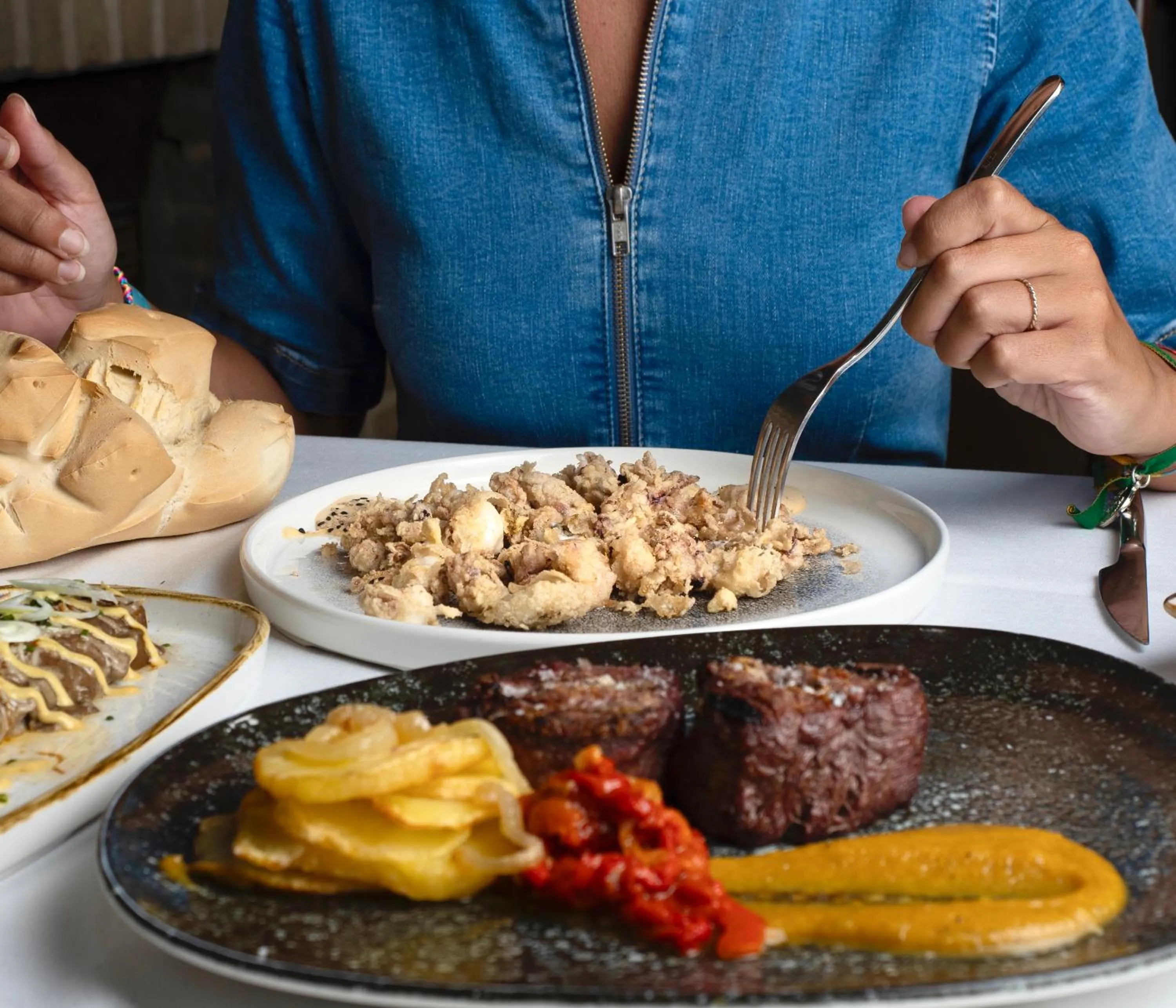 Lounge or bar in Hotel Ciudad del Sol