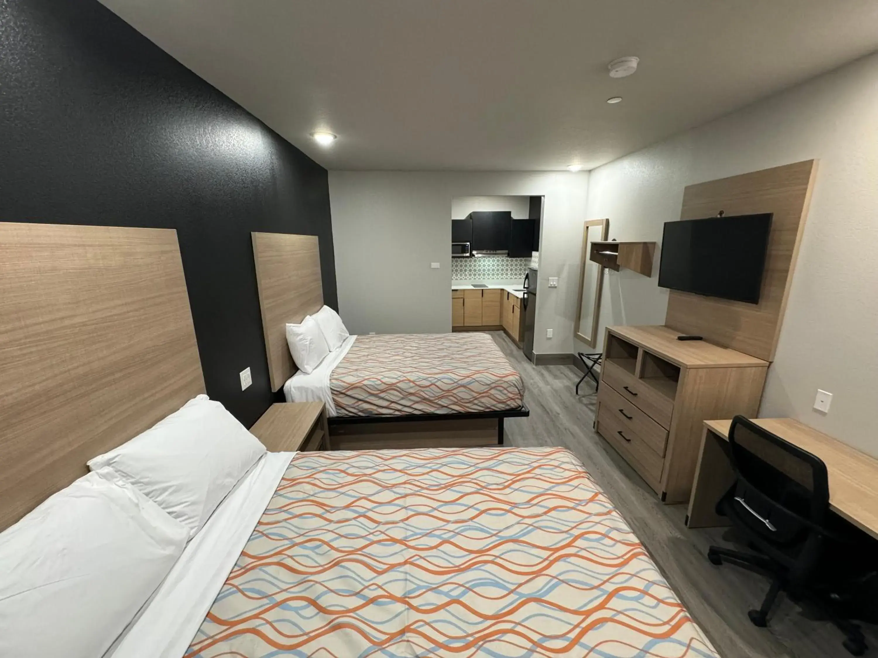 Double Room with Private Bathroom in Crystal Inn Gessner- Near Sam Houston Racepark Double Room with Private Bathroom in Crystal Inn Gessner- Near Sam Houston Racepark