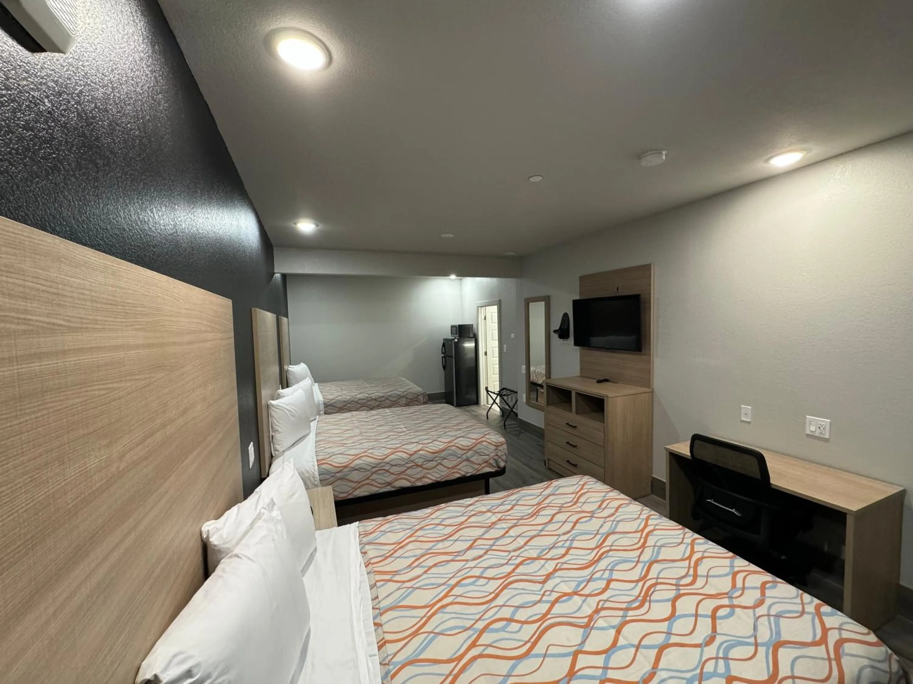 Bed in Crystal Inn Gessner- Near Sam Houston Racepark