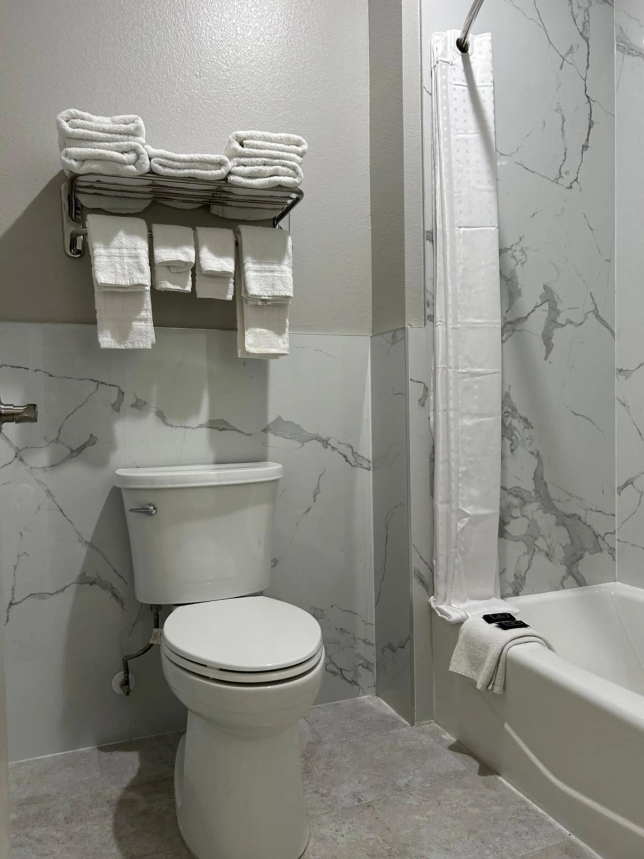 Bathroom in Crystal Inn Gessner- Near Sam Houston Racepark