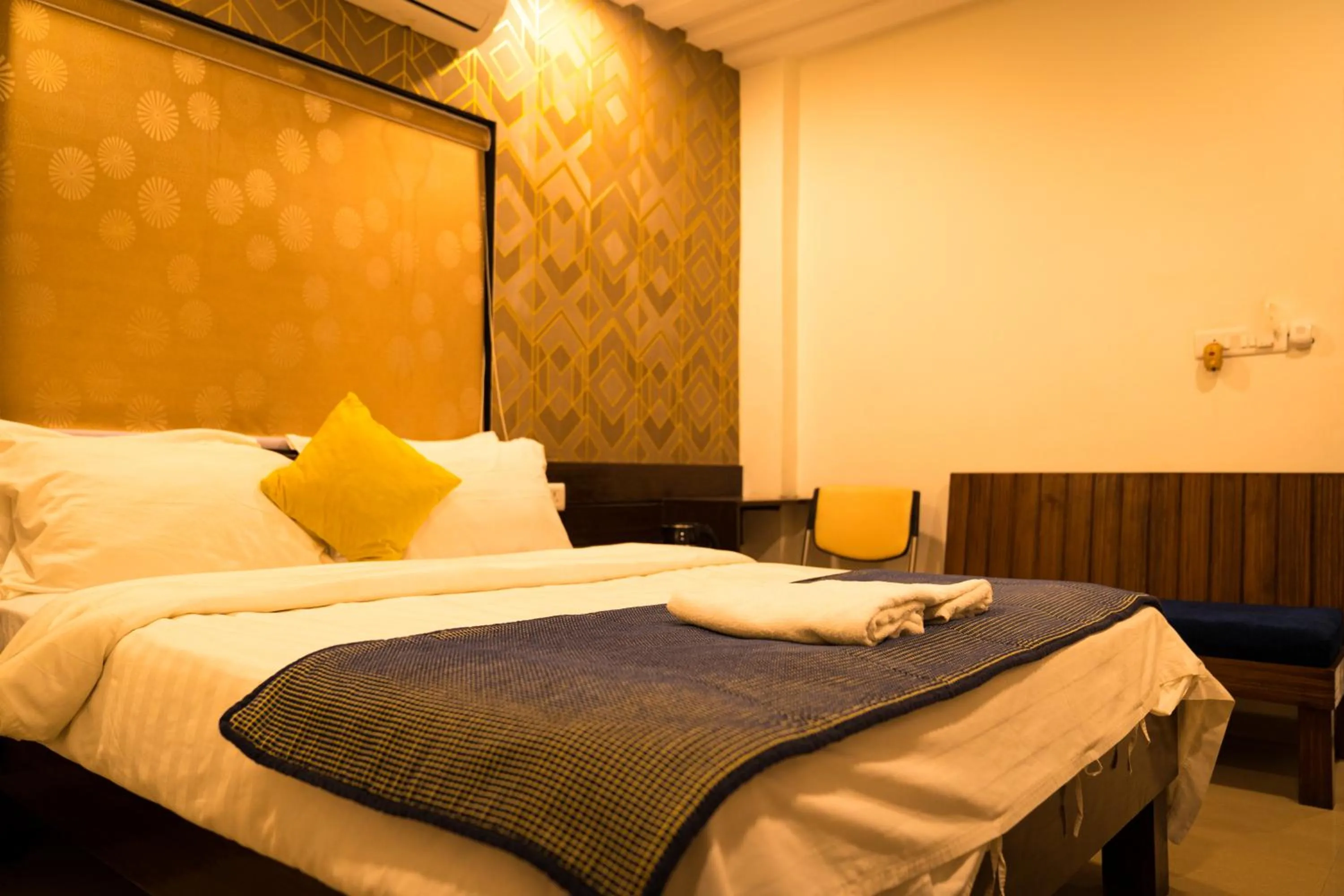 Bed in The Flamboyant Natraj