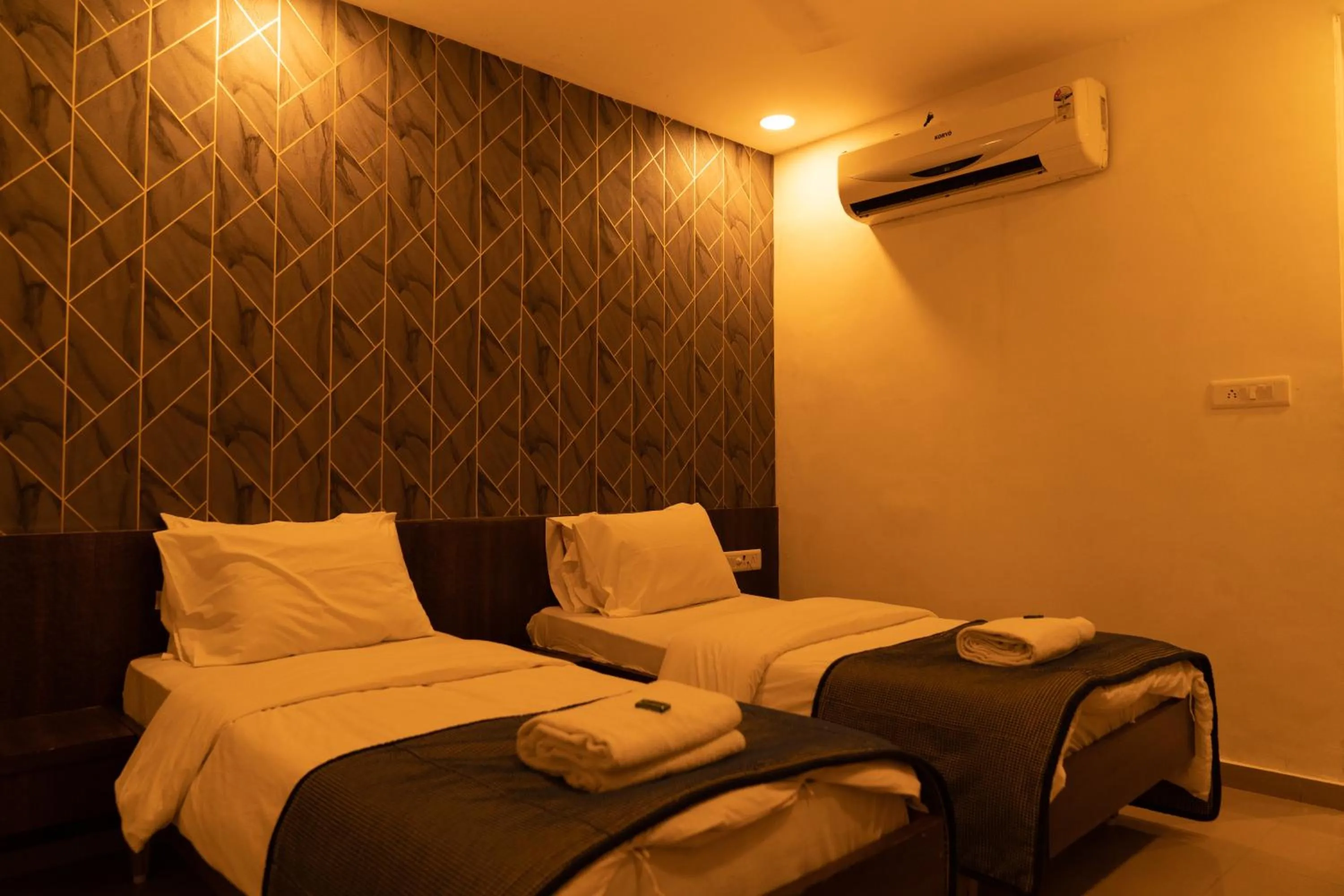 Bed in The Flamboyant Natraj