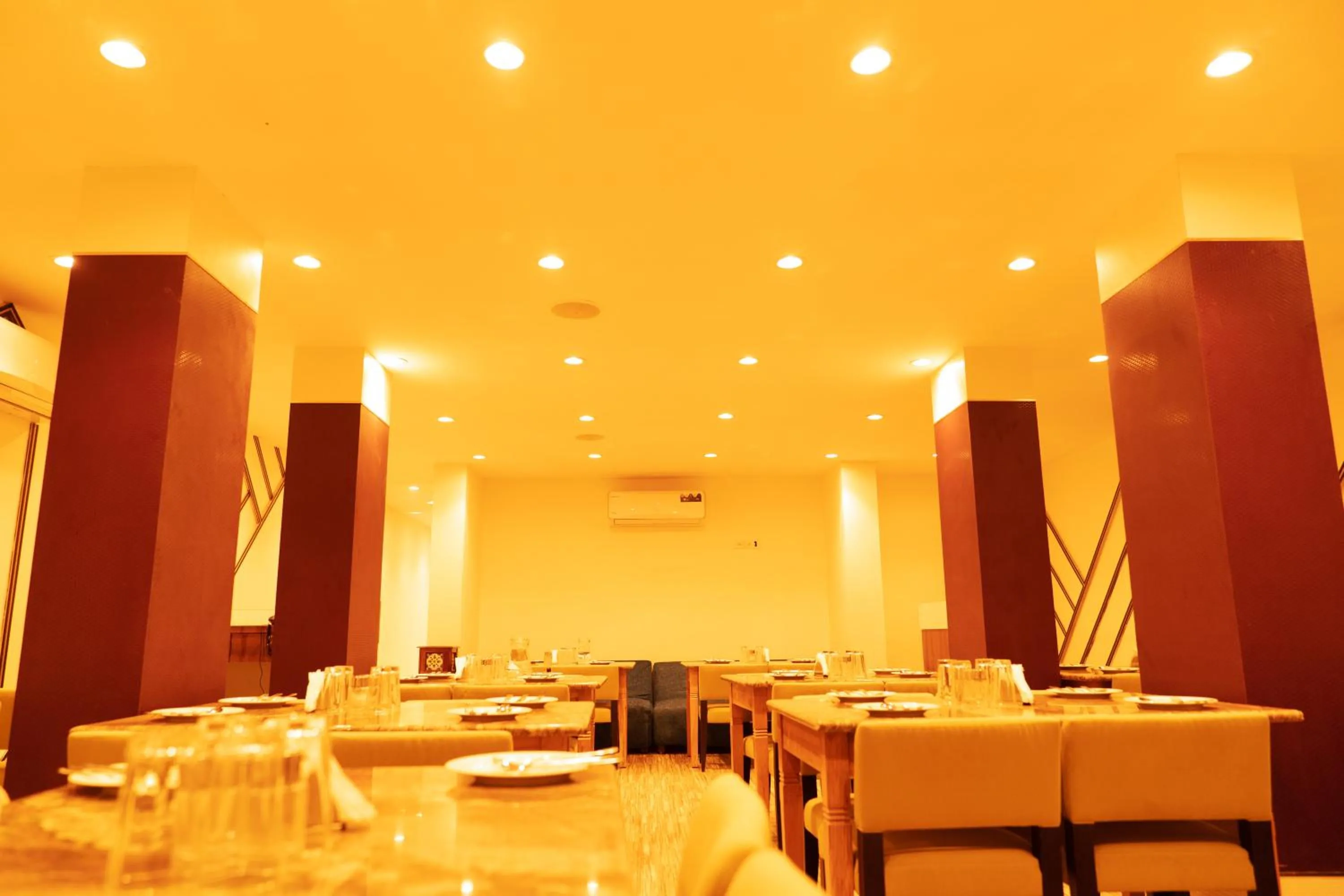 Restaurant/places to eat in The Flamboyant Natraj