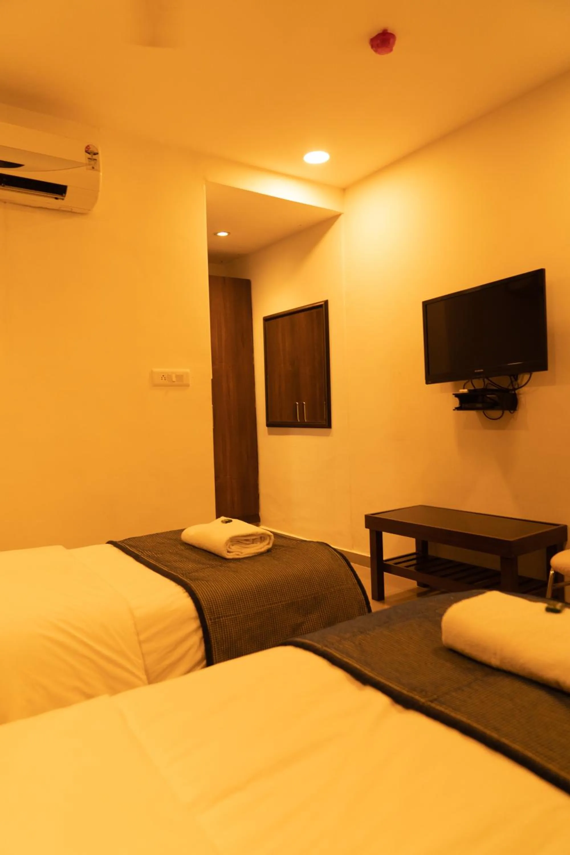 Bed in The Flamboyant Natraj