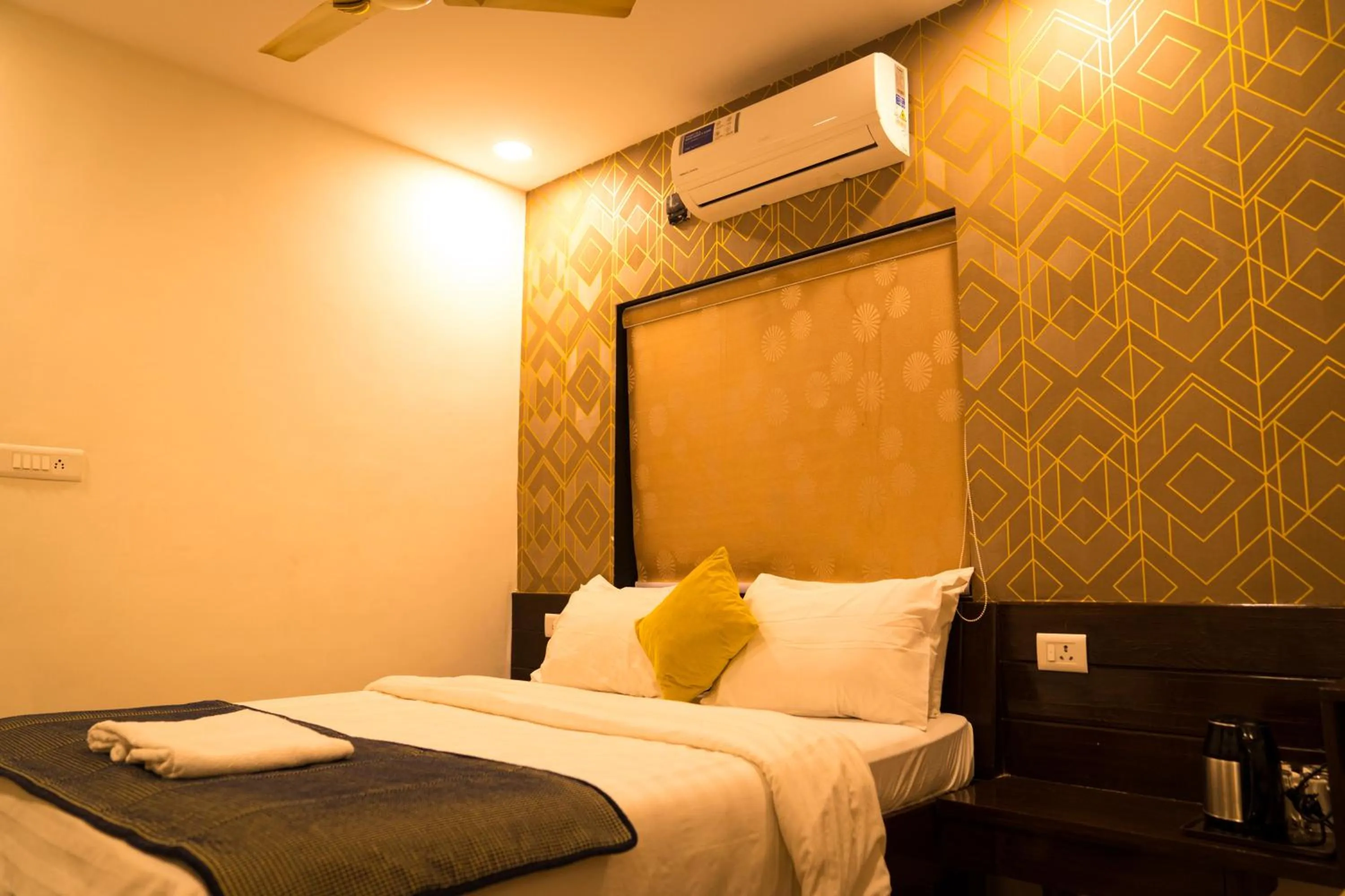 Bed in The Flamboyant Natraj