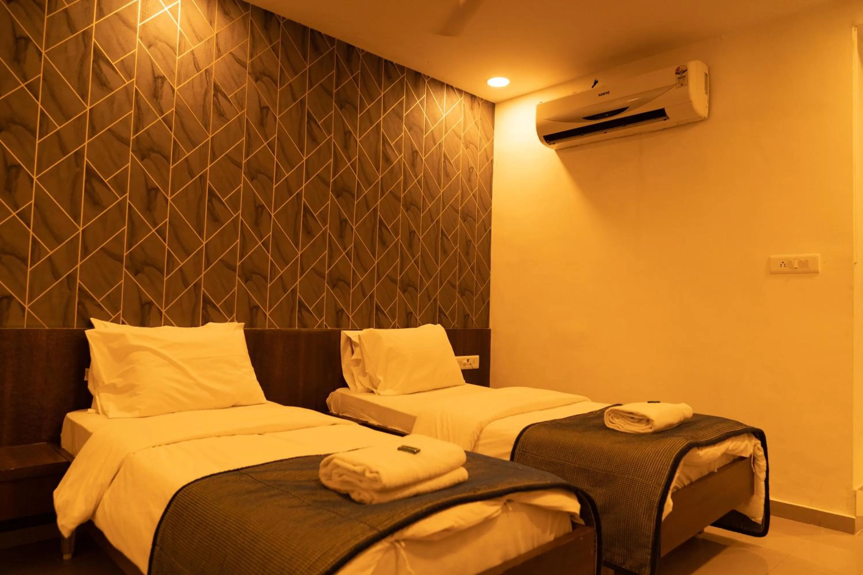 Bed in The Flamboyant Natraj