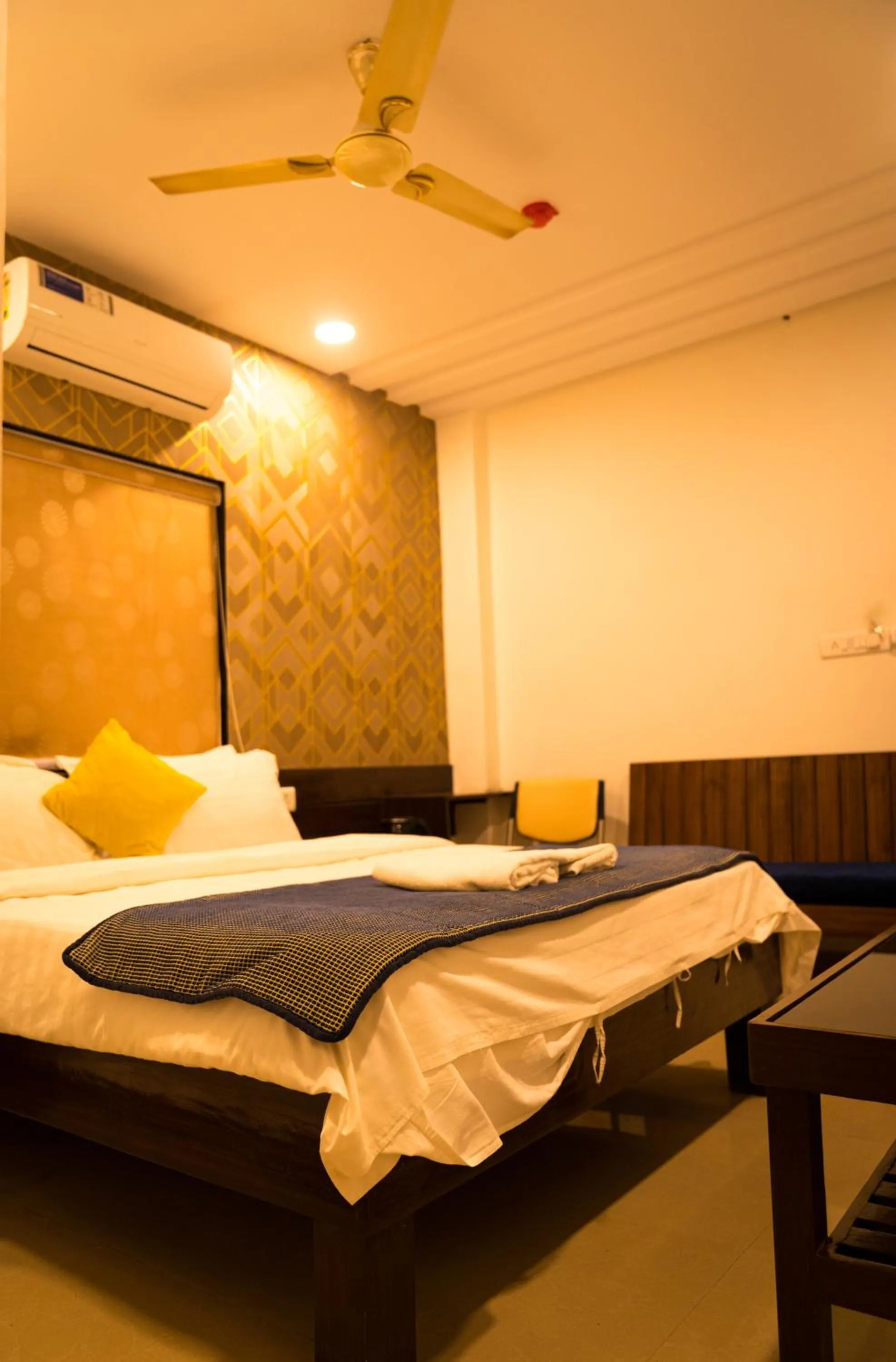 Bed in The Flamboyant Natraj