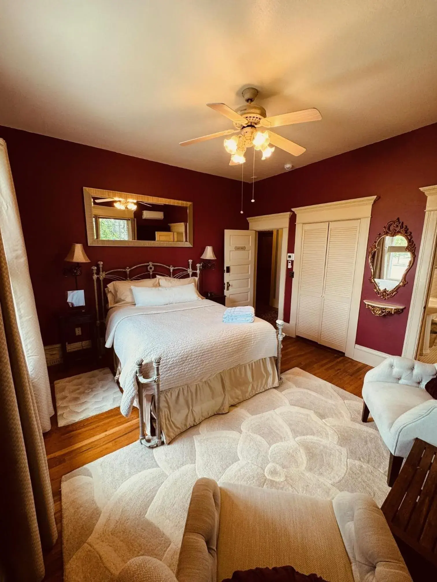 Deluxe Queen Room in The Gibson Mansion Bed and Breakfast Deluxe Queen Room in The Gibson Mansion Bed and Breakfast