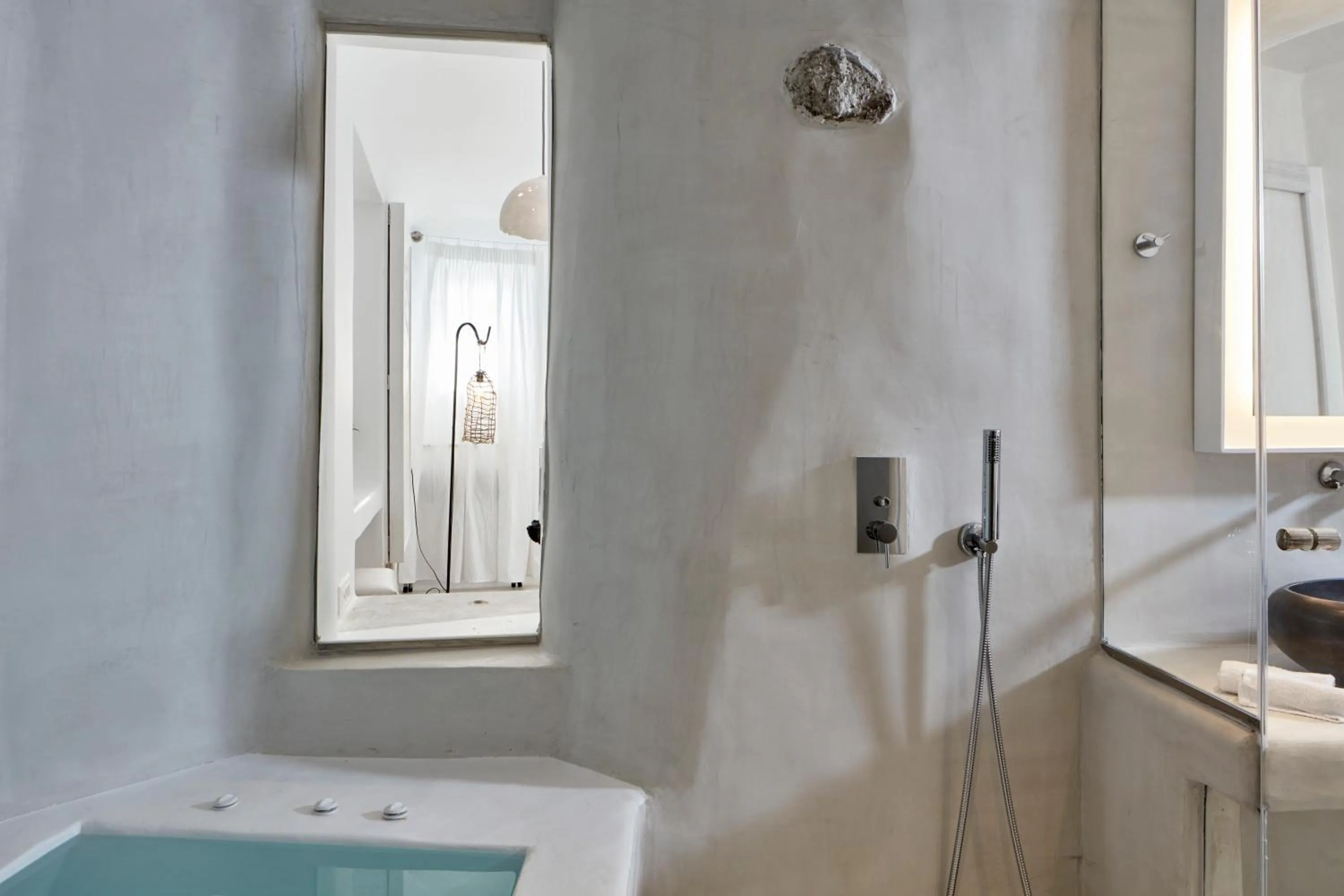 Shower in Cosmopolitan Suites - Small Luxury Hotels of the World