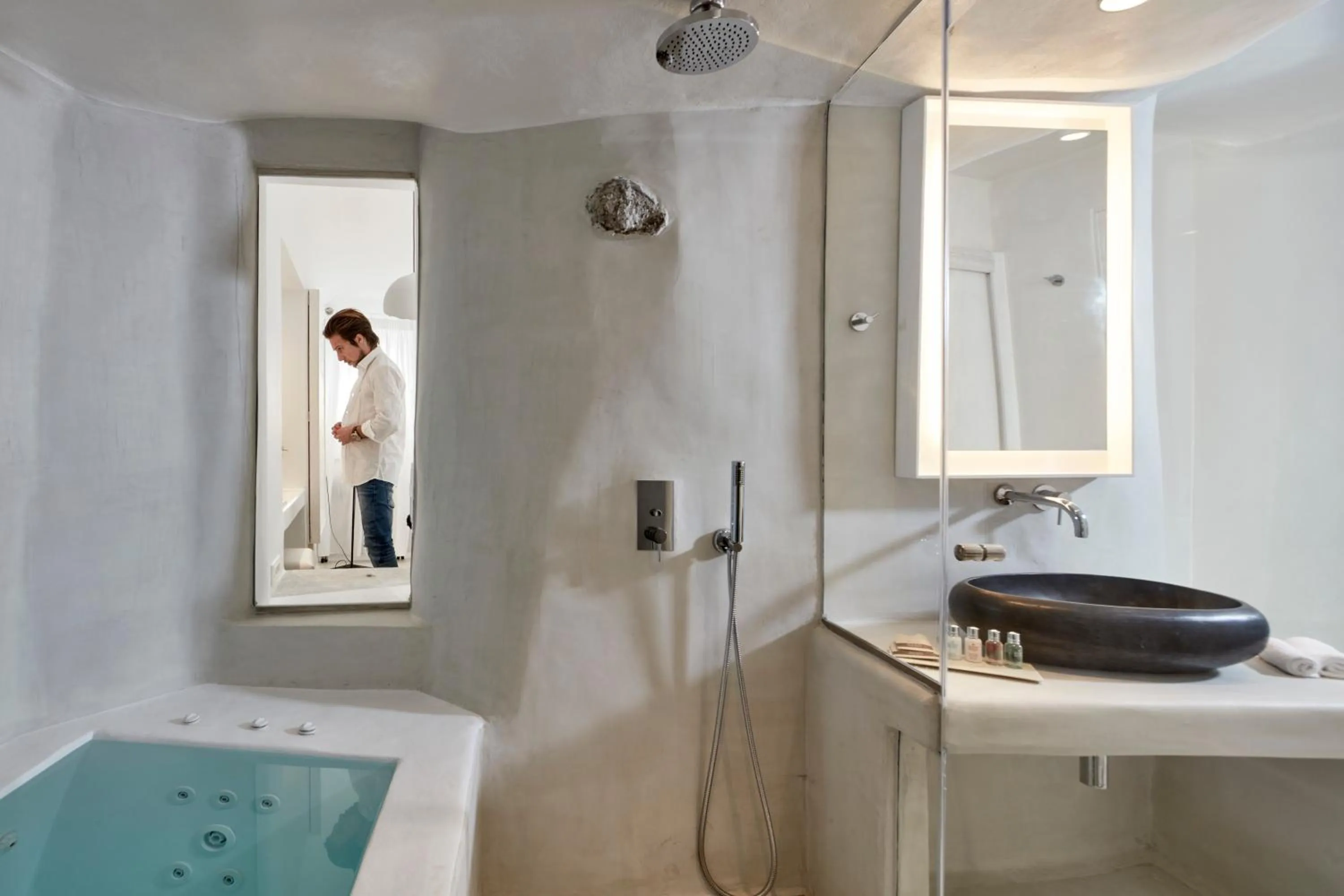 Shower in Cosmopolitan Suites - Small Luxury Hotels of the World